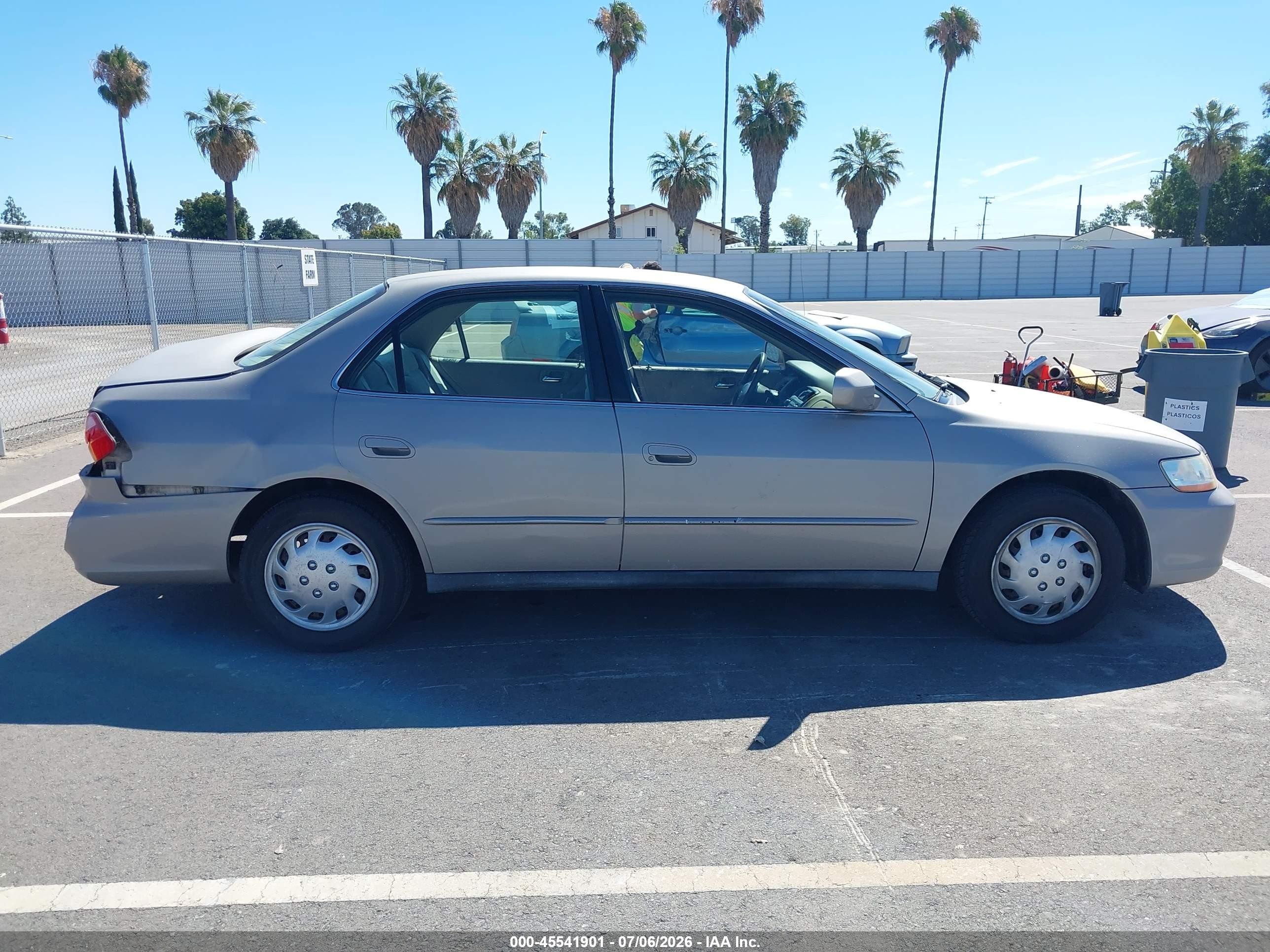 1999 Honda Accord Lx Beige vin: JHMCG6650XC012378