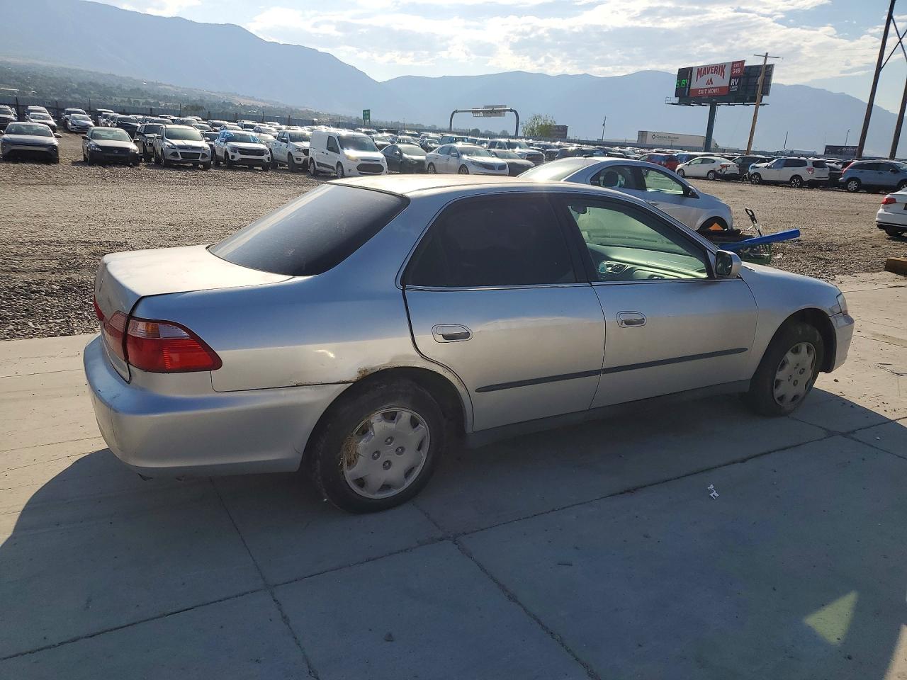 2000 Honda Accord Lx Silver vin: JHMCG6655YC007999