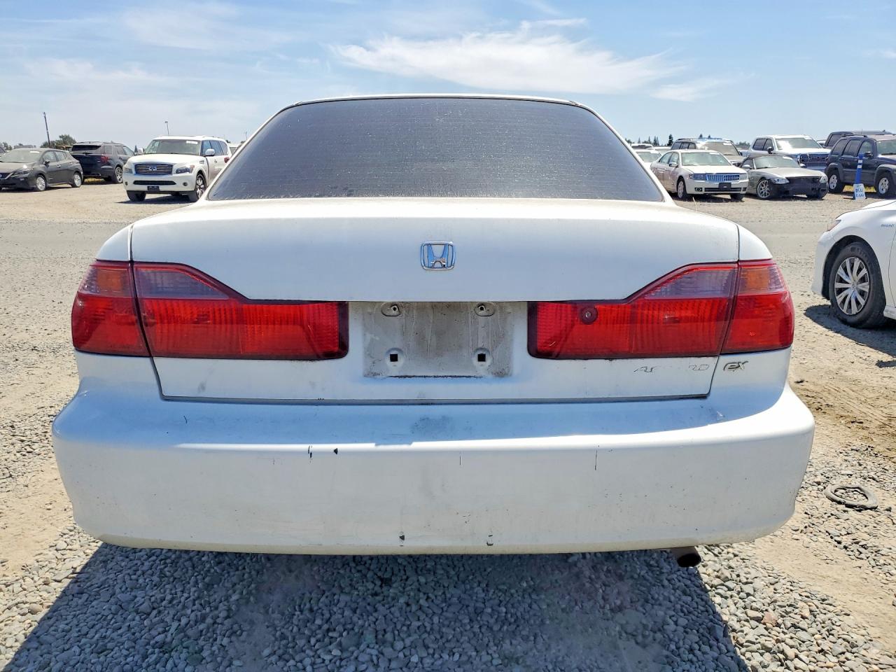 1999 Honda Accord Ex White vin: JHMCG6670XC026539