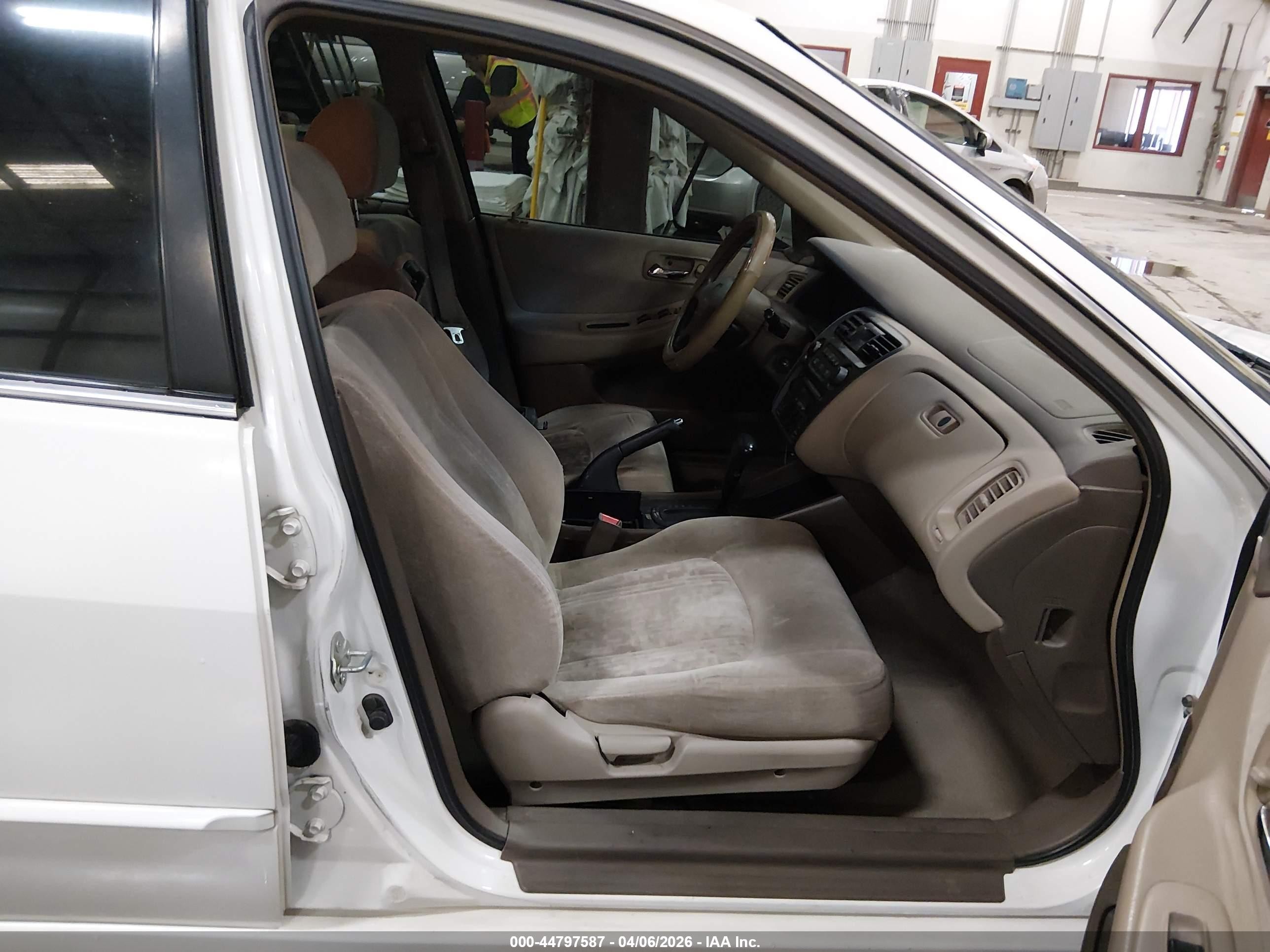 1999 Honda Accord Ex White vin: JHMCG6678XC035084
