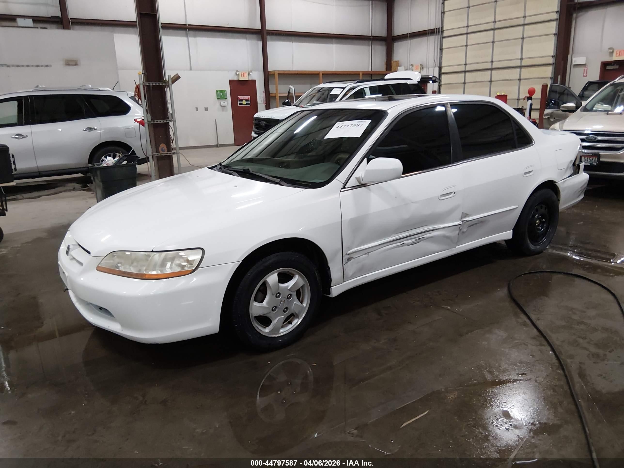1999 Honda Accord Ex White vin: JHMCG6678XC035084