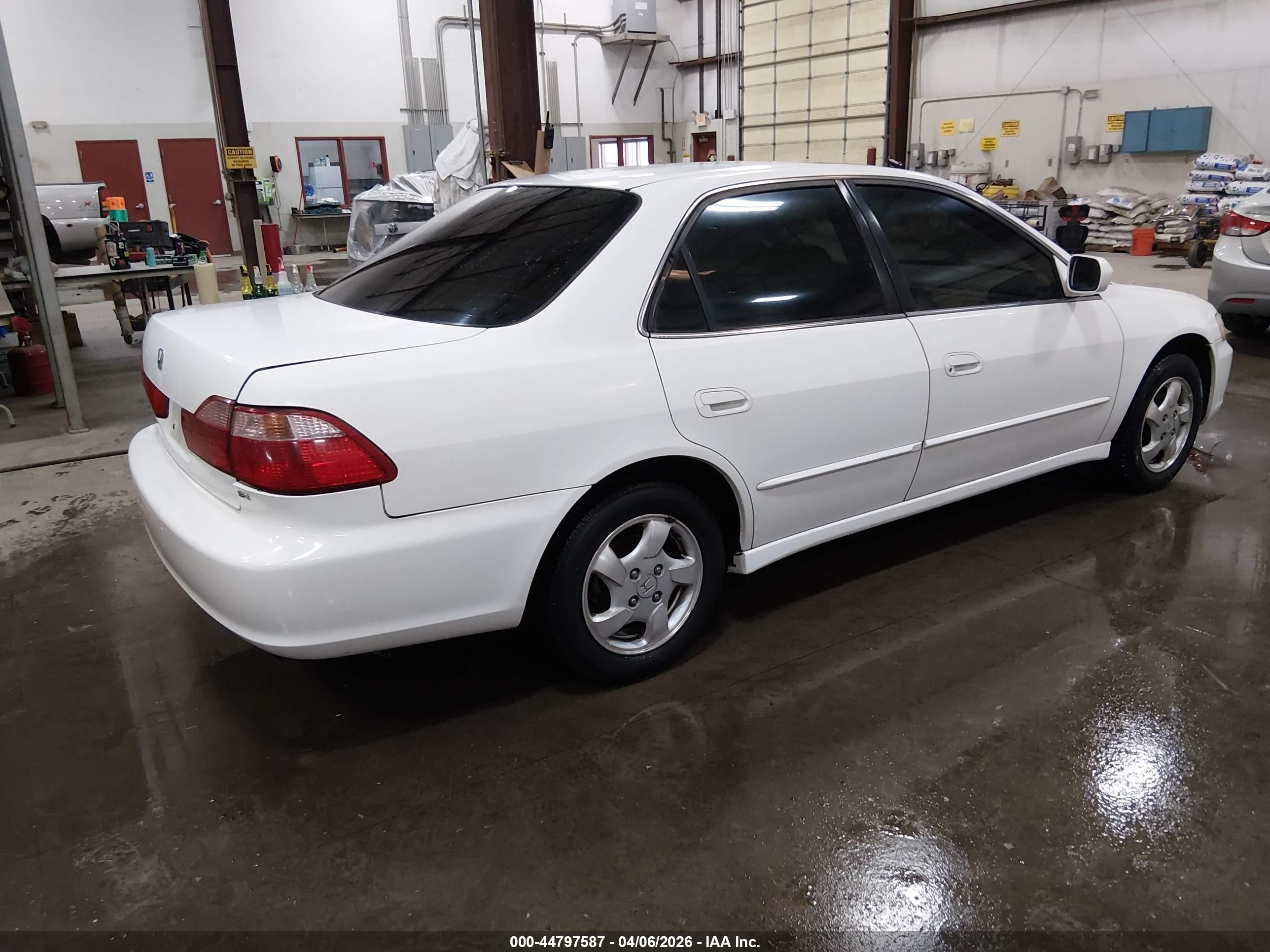 1999 Honda Accord Ex White vin: JHMCG6678XC035084