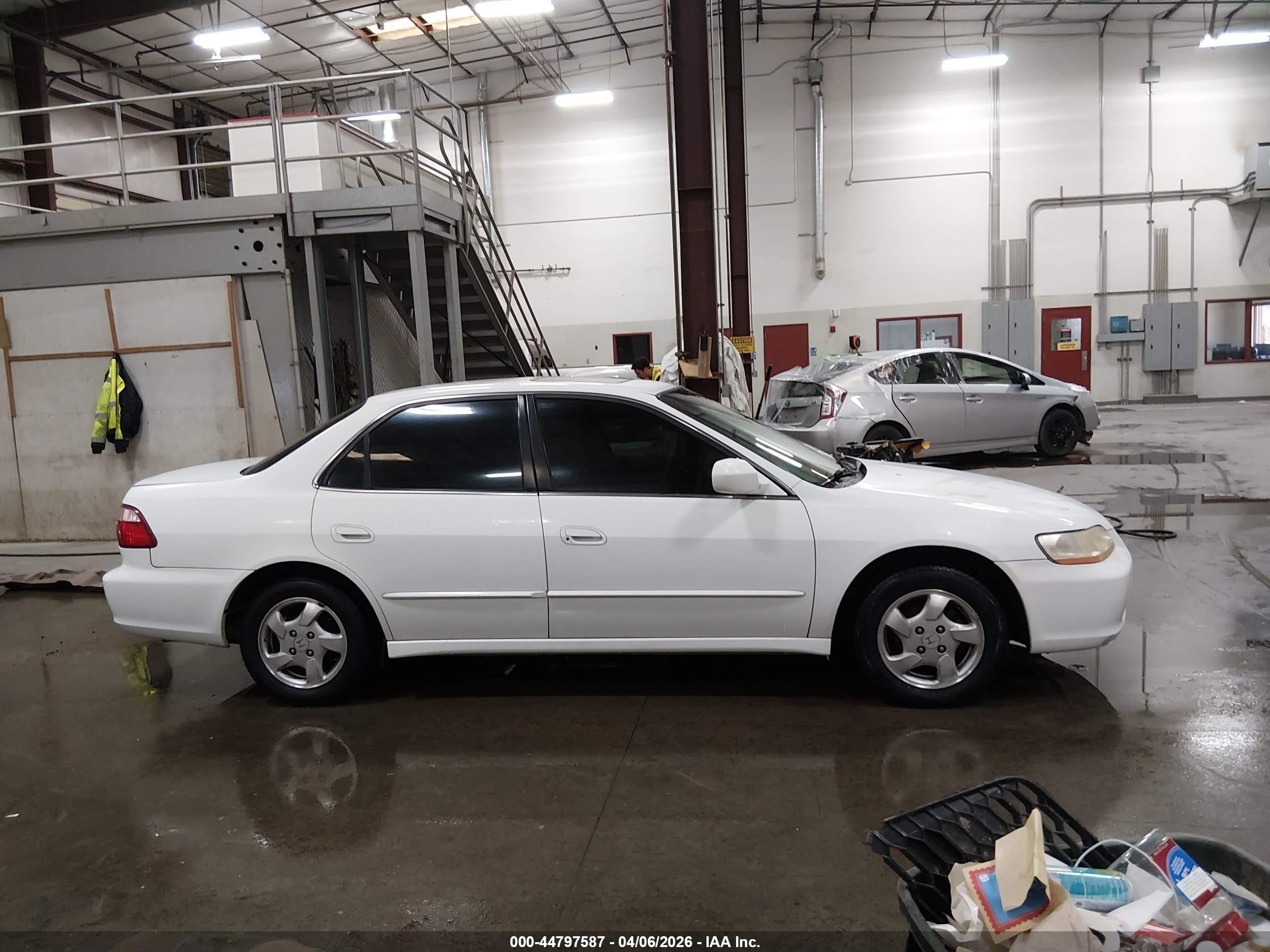 1999 Honda Accord Ex White vin: JHMCG6678XC035084