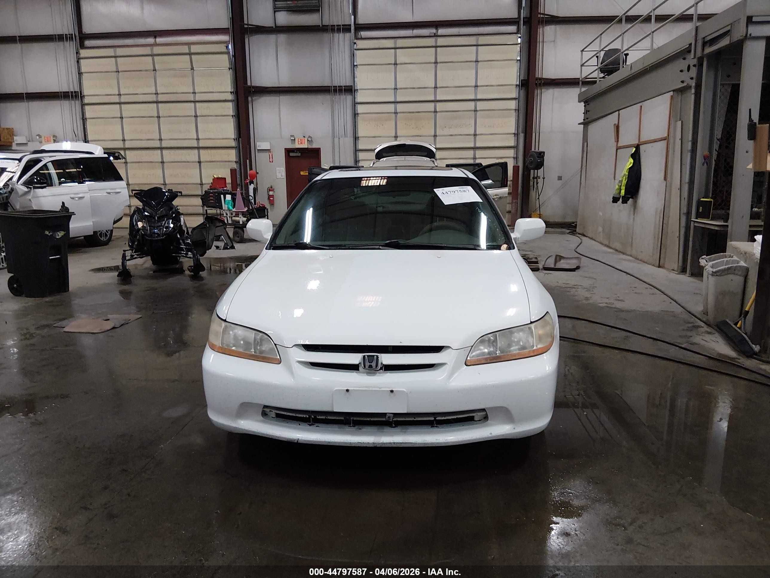 1999 Honda Accord Ex White vin: JHMCG6678XC035084
