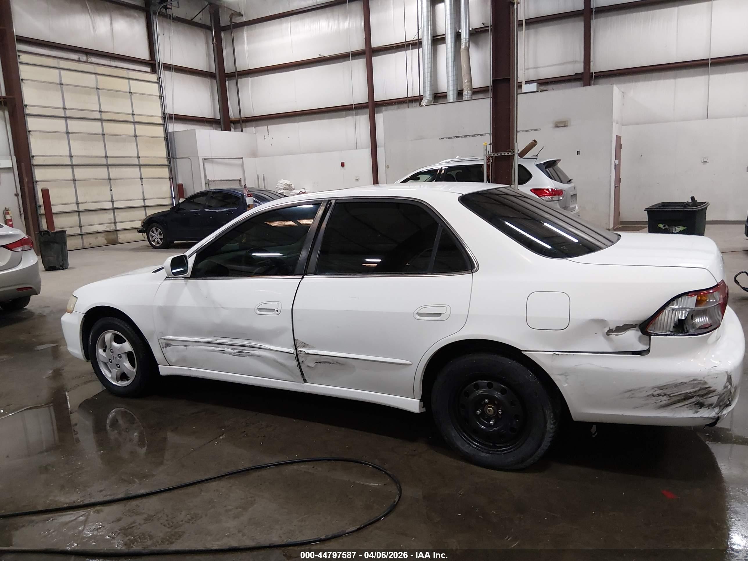 1999 Honda Accord Ex White vin: JHMCG6678XC035084
