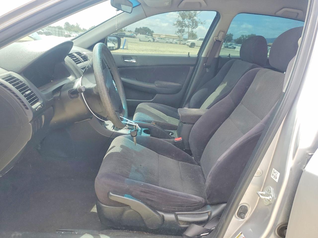 2004 Honda Accord Dx Silver vin: JHMCM56144C011858