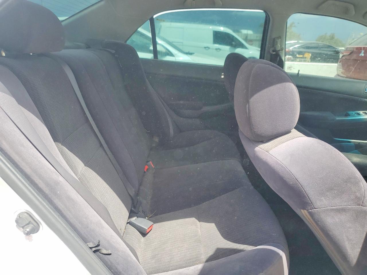 2004 Honda Accord Dx Silver vin: JHMCM56144C011858