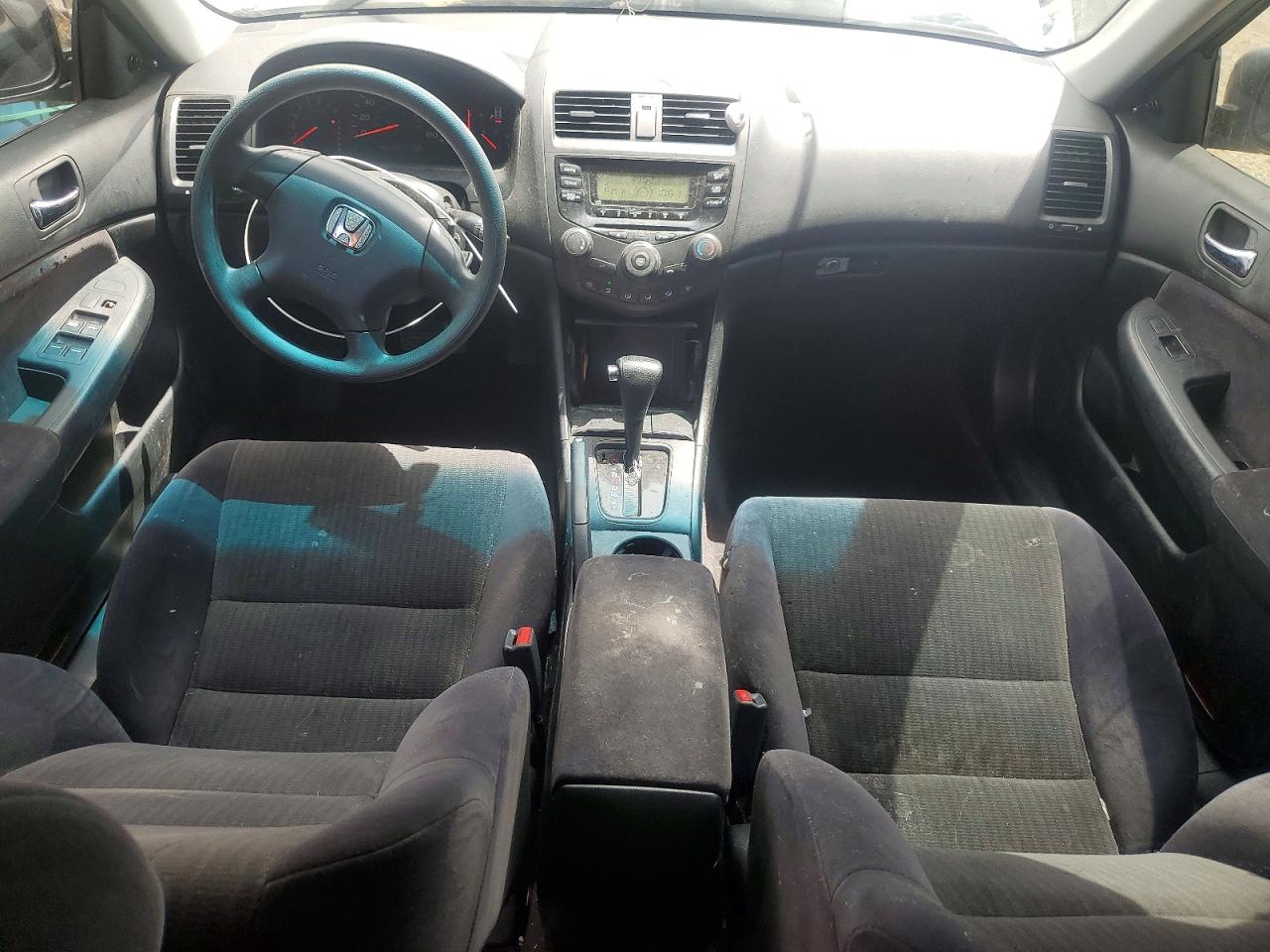 2004 Honda Accord Dx Silver vin: JHMCM56144C011858