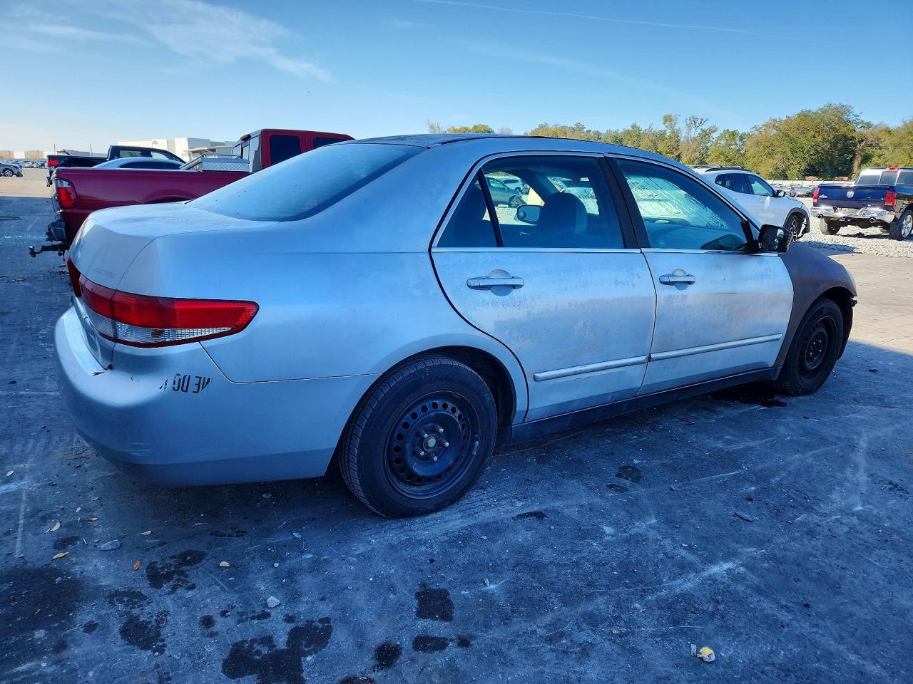 2004 Honda Accord Dx Silver vin: JHMCM56184C014942