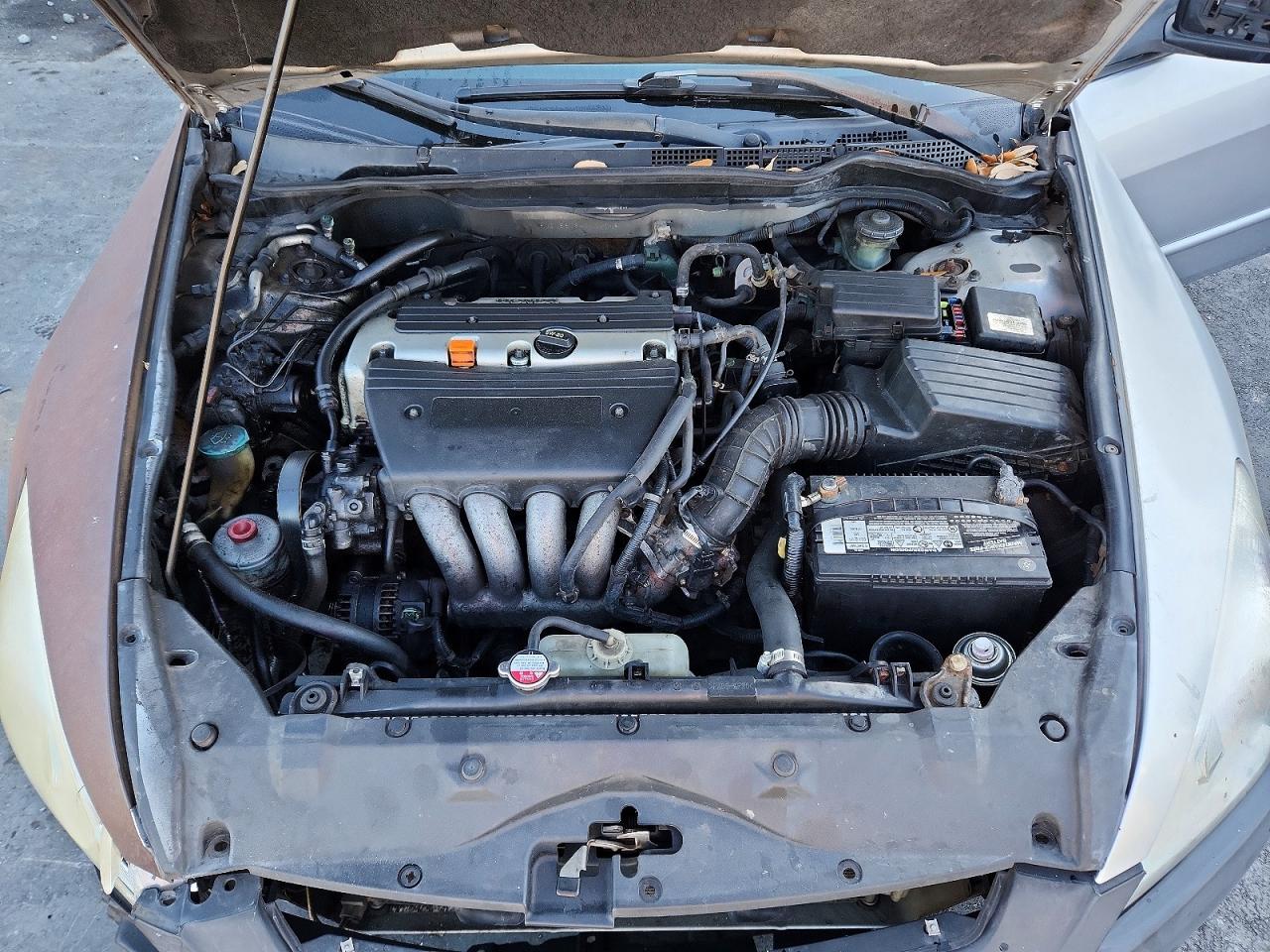 2004 Honda Accord Dx Silver vin: JHMCM56184C014942