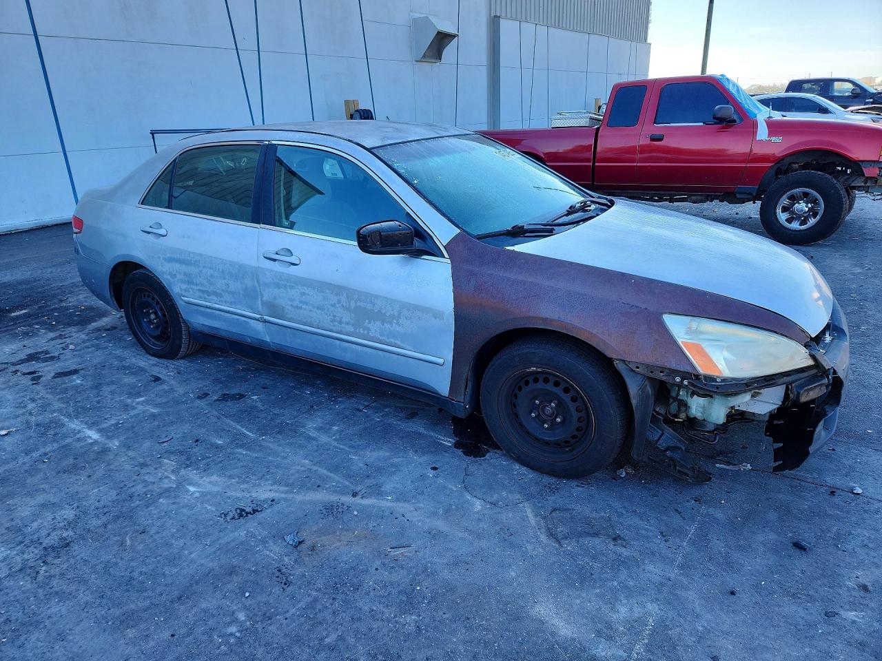 2004 Honda Accord Dx Silver vin: JHMCM56184C014942