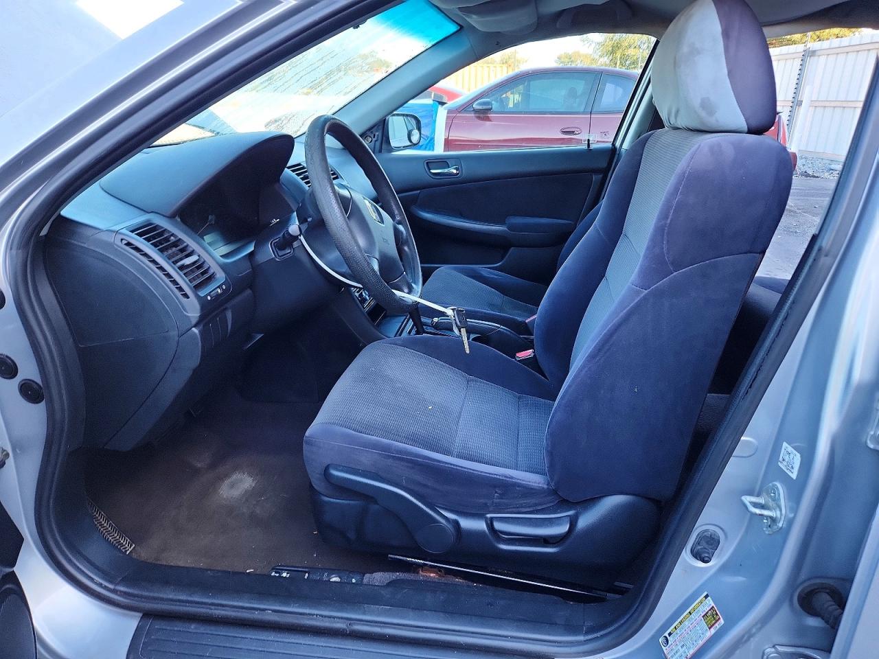 2004 Honda Accord Dx Silver vin: JHMCM56184C014942