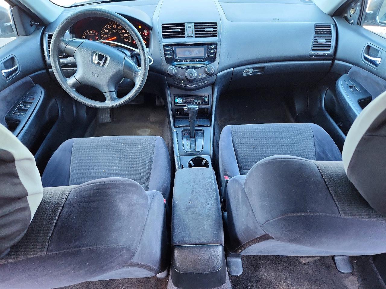 2004 Honda Accord Dx Silver vin: JHMCM56184C014942
