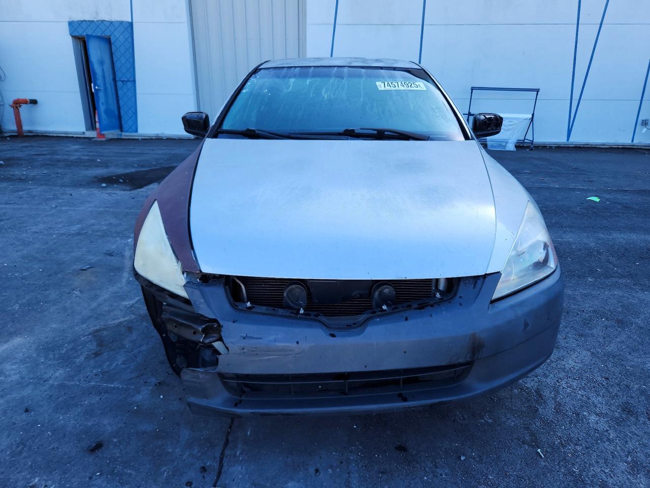 2004 Honda Accord Dx Silver vin: JHMCM56184C014942
