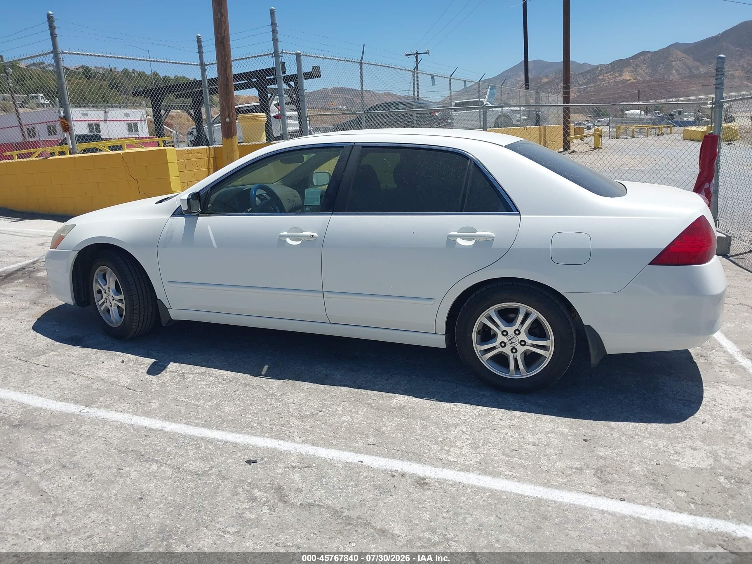 2007 Honda Accord 2.4 Se White vin: JHMCM56307C021700