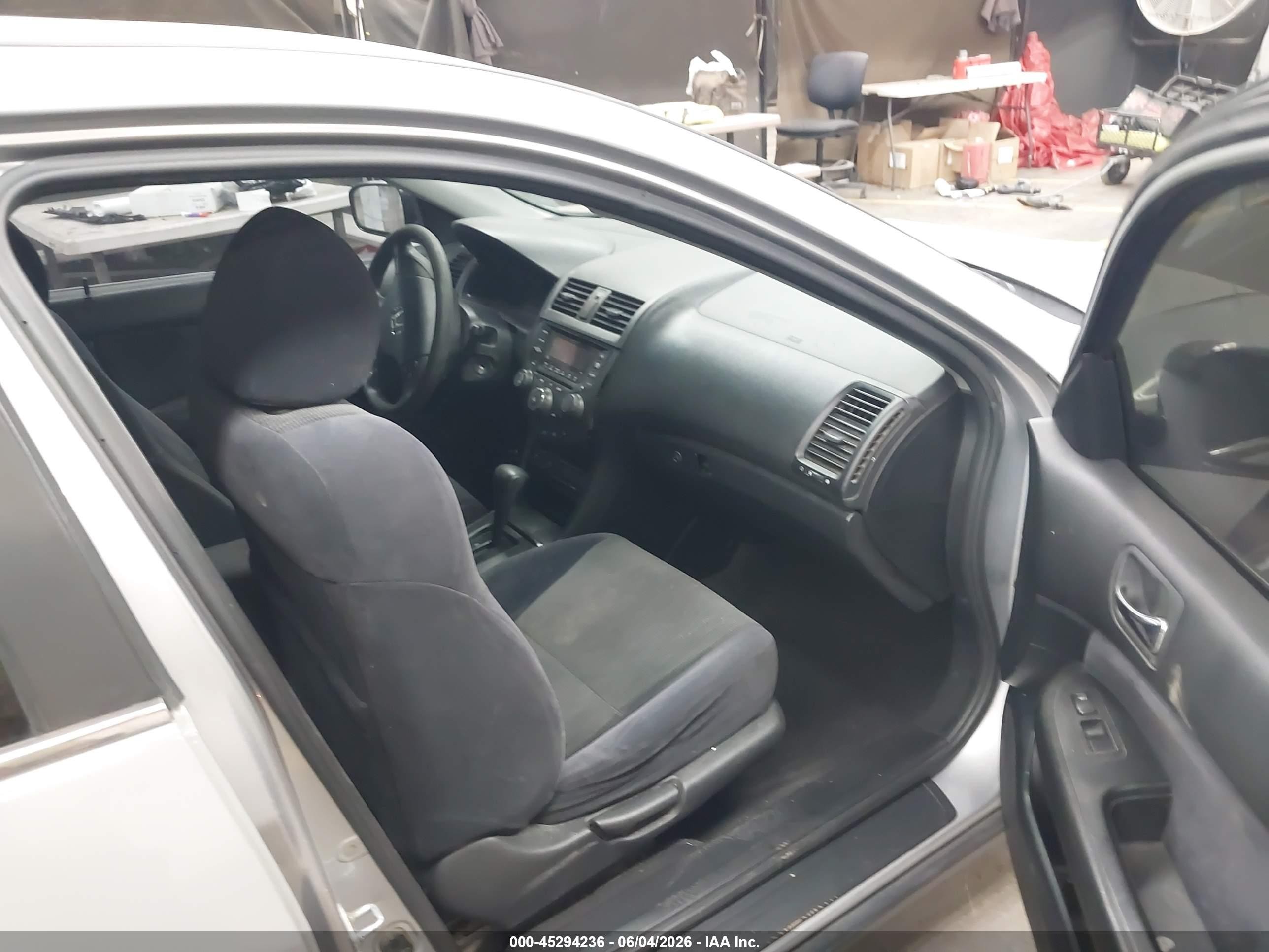 2004 Honda Accord 2.4 Lx Light Blue vin: JHMCM56314C016775