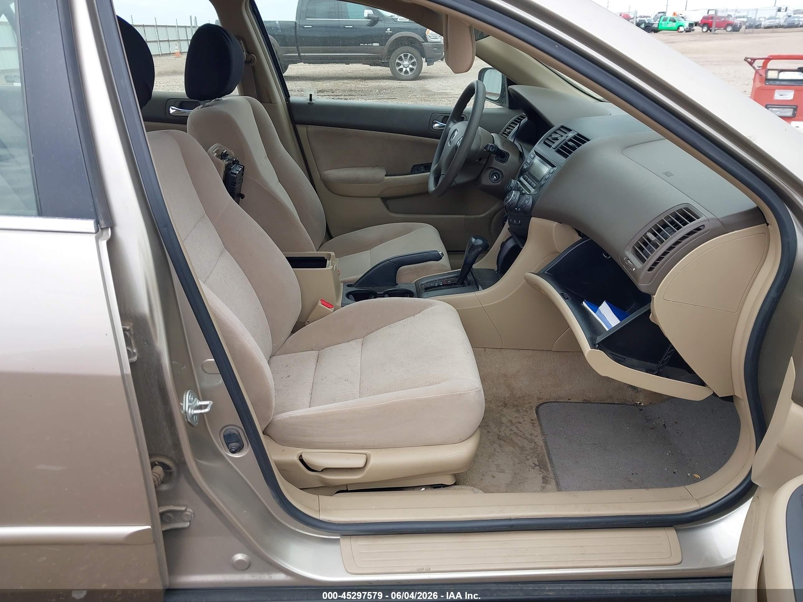 2004 Honda Accord 2.4 Lx Pewter vin: JHMCM56324C035397