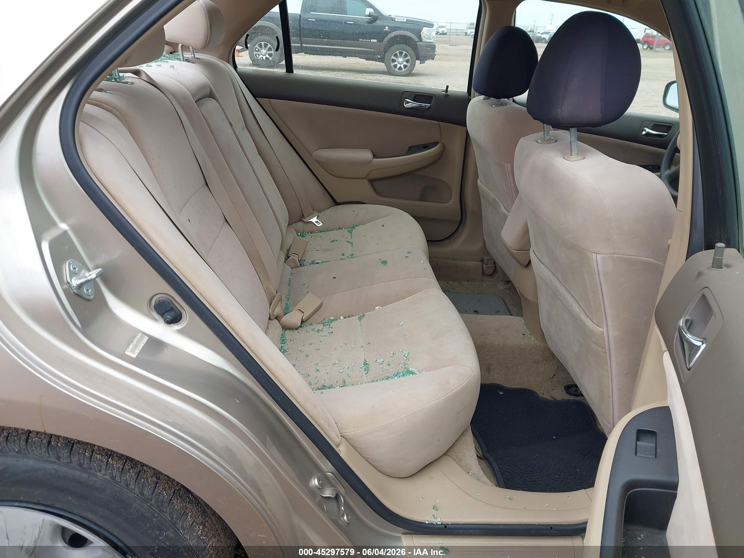 2004 Honda Accord 2.4 Lx Pewter vin: JHMCM56324C035397