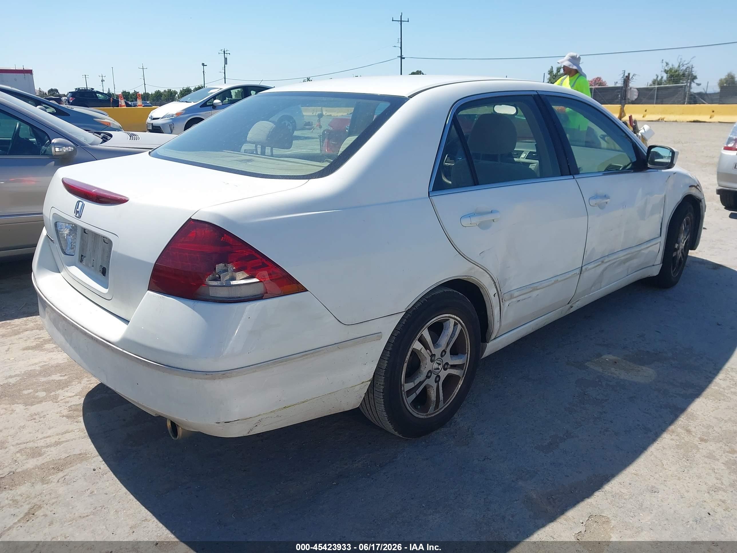 2007 Honda Accord 2.4 Se White vin: JHMCM56347C003801