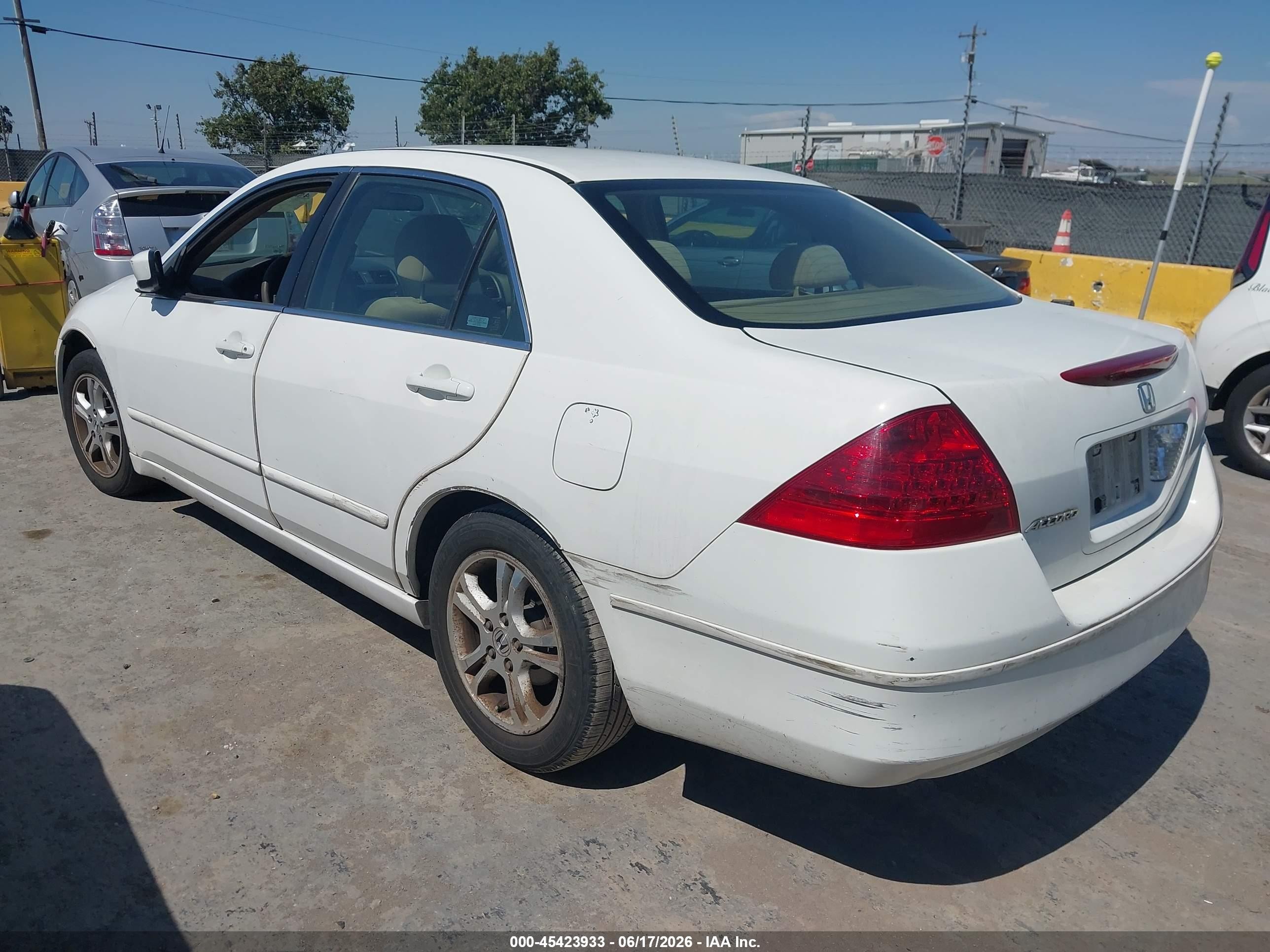 2007 Honda Accord 2.4 Se White vin: JHMCM56347C003801