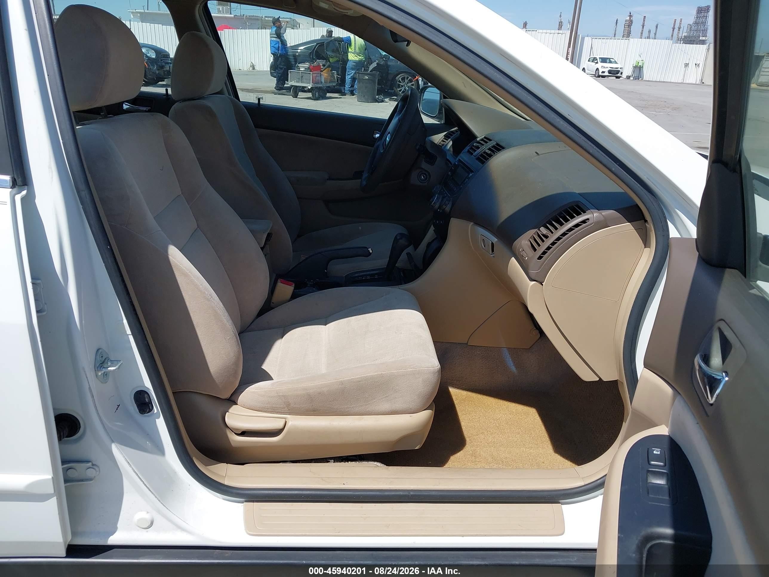 2003 Honda Accord 2.4 Lx White vin: JHMCM56353C025722