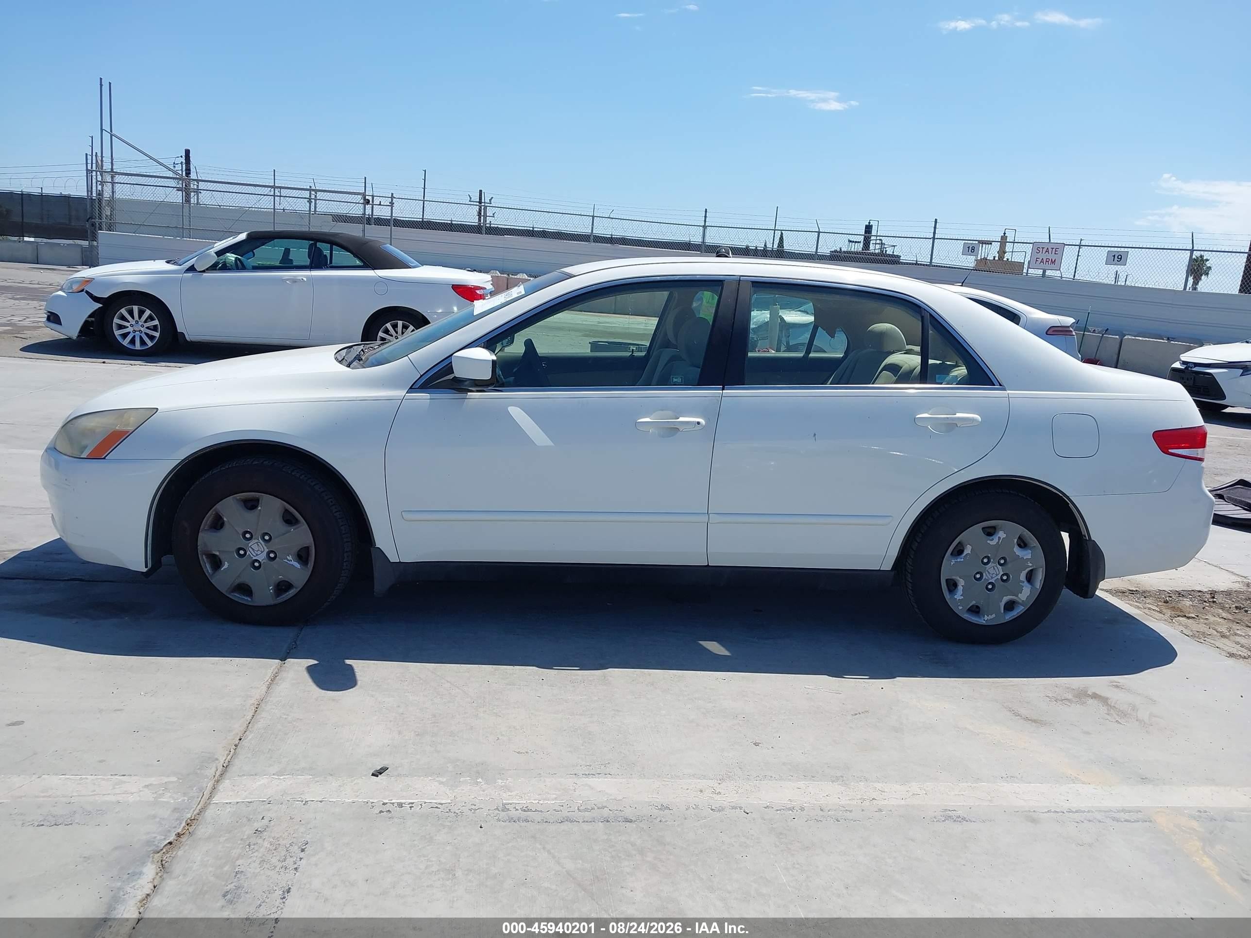 2003 Honda Accord 2.4 Lx White vin: JHMCM56353C025722