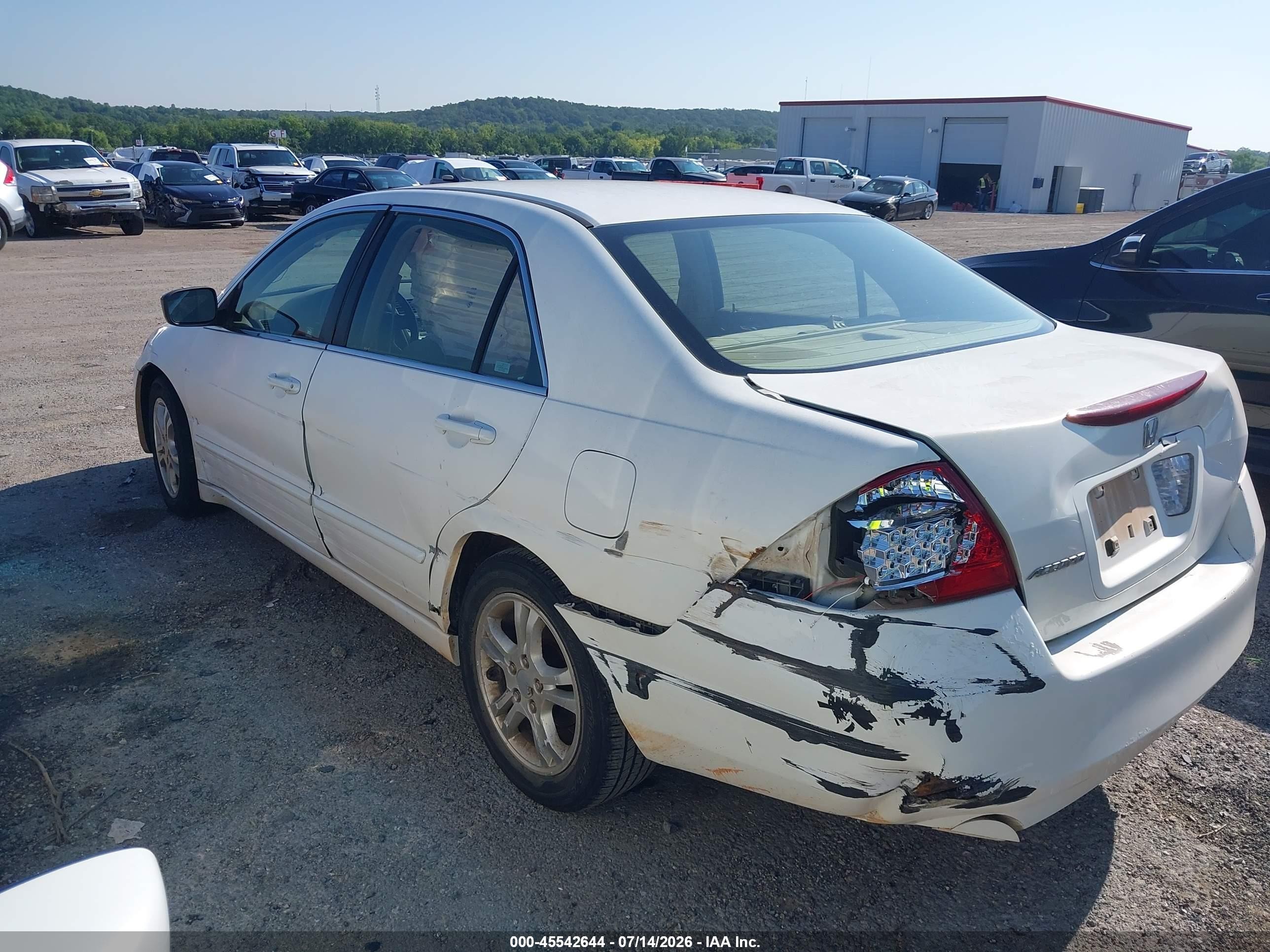 2007 Honda Accord 2.4 Se White vin: JHMCM56397C013031