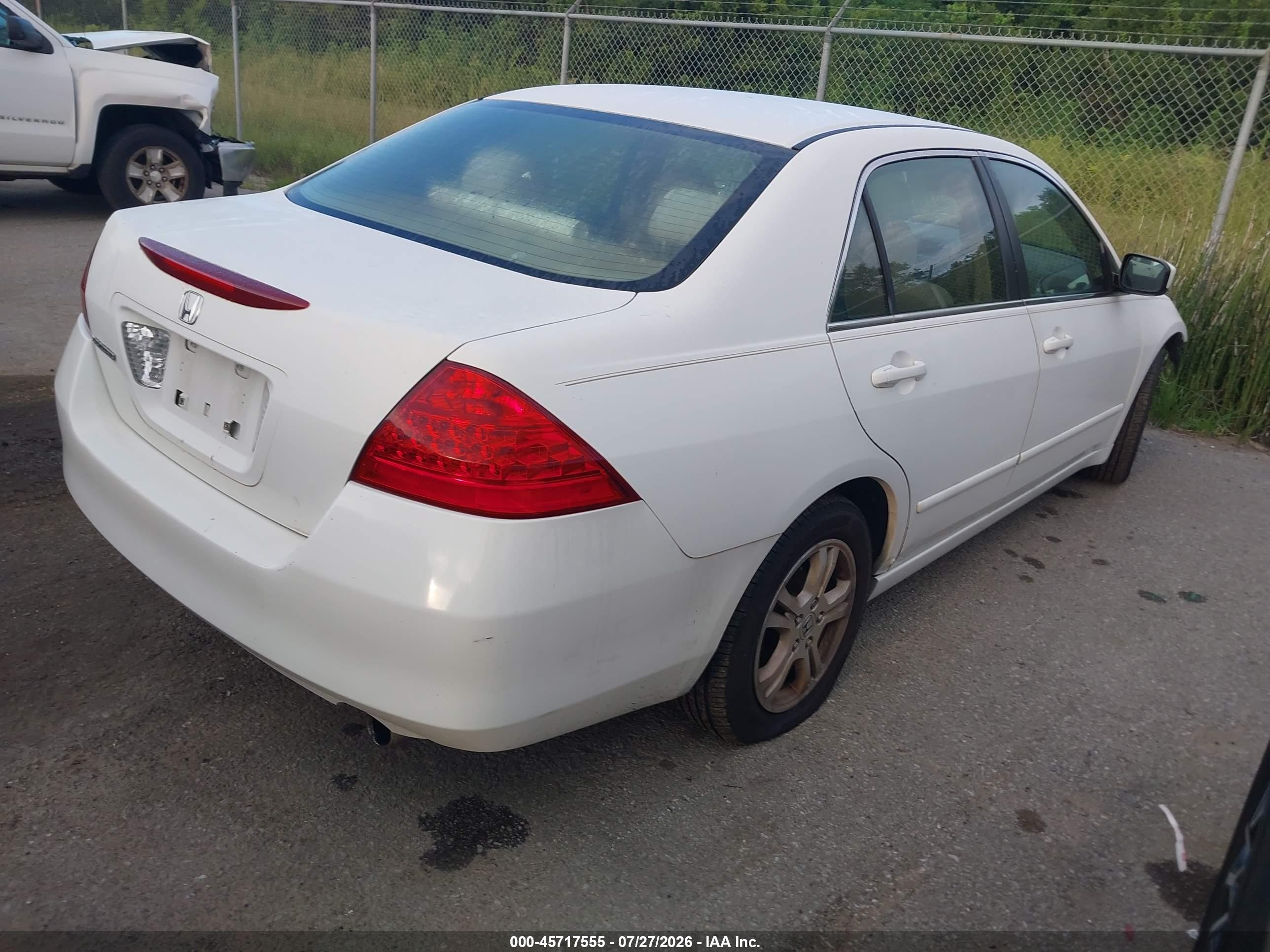 2007 Honda Accord 2.4 Se White vin: JHMCM56397C022084
