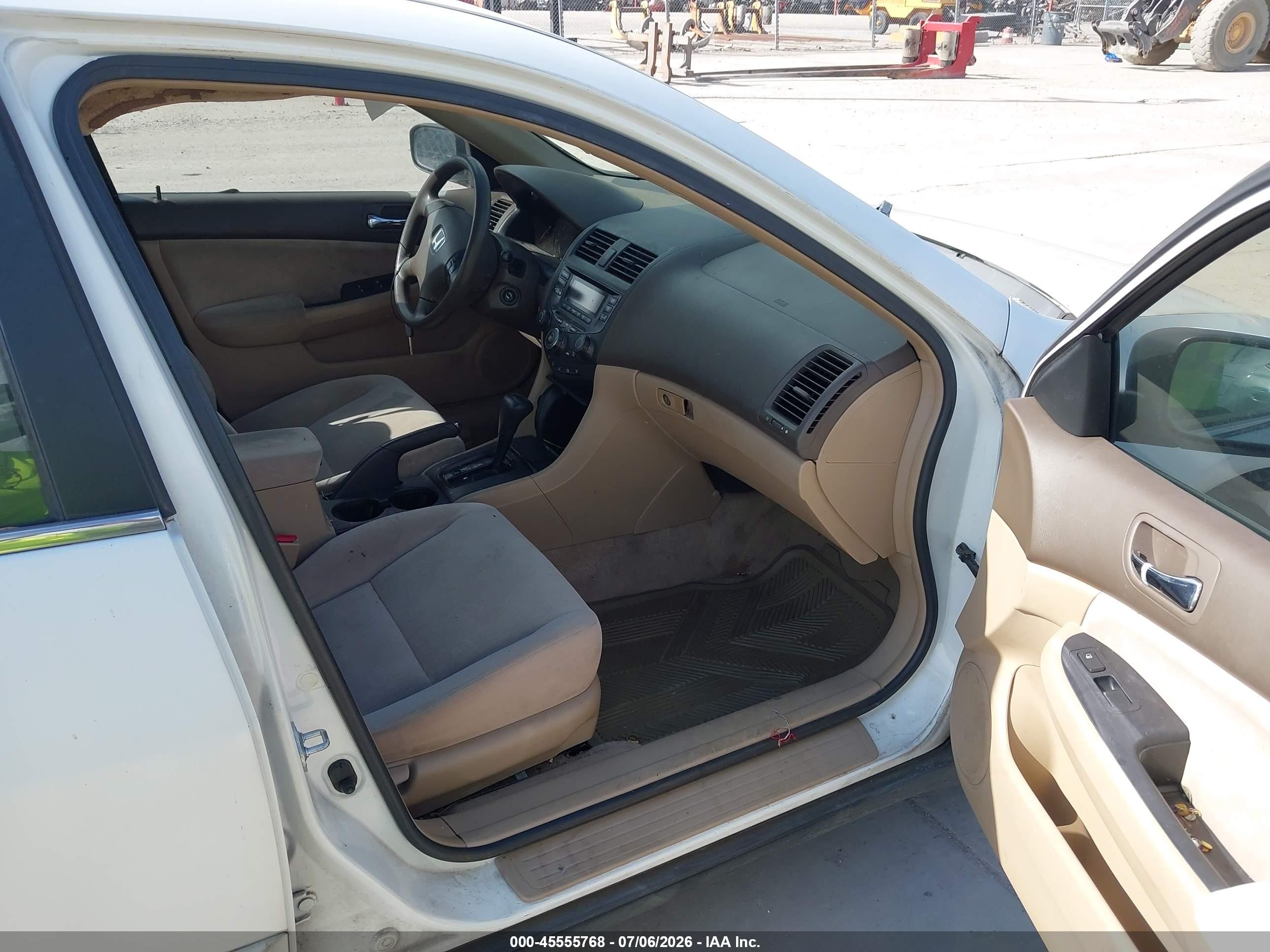 2003 Honda Accord Sdn Lx White vin: JHMCM563X3C003392