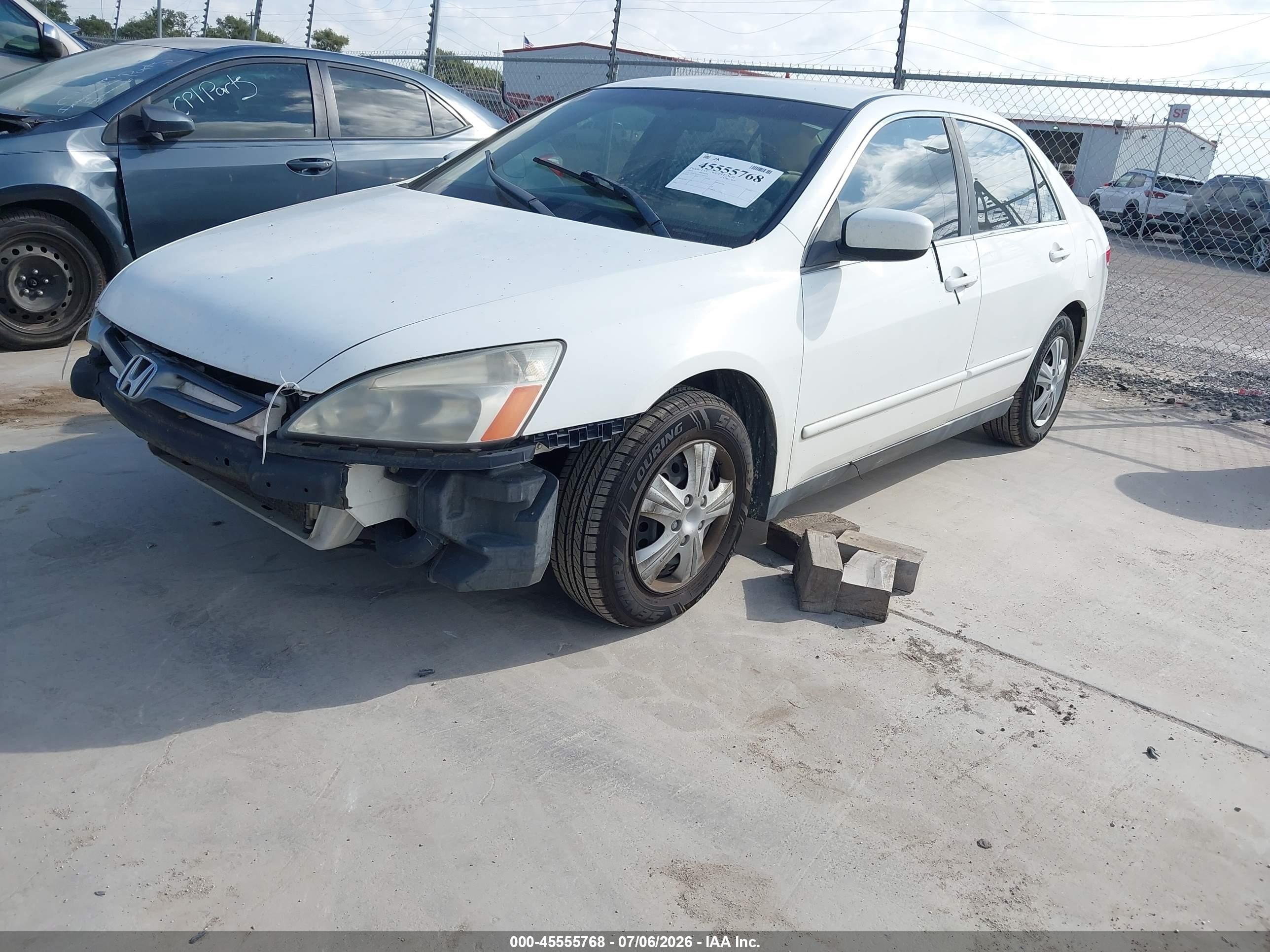 2003 Honda Accord Sdn Lx White vin: JHMCM563X3C003392