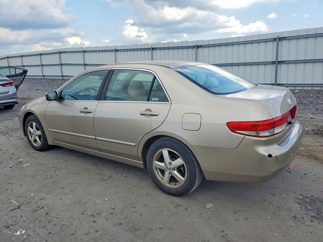 2003 Honda Accord Ex Gold vin: JHMCM56603C009633