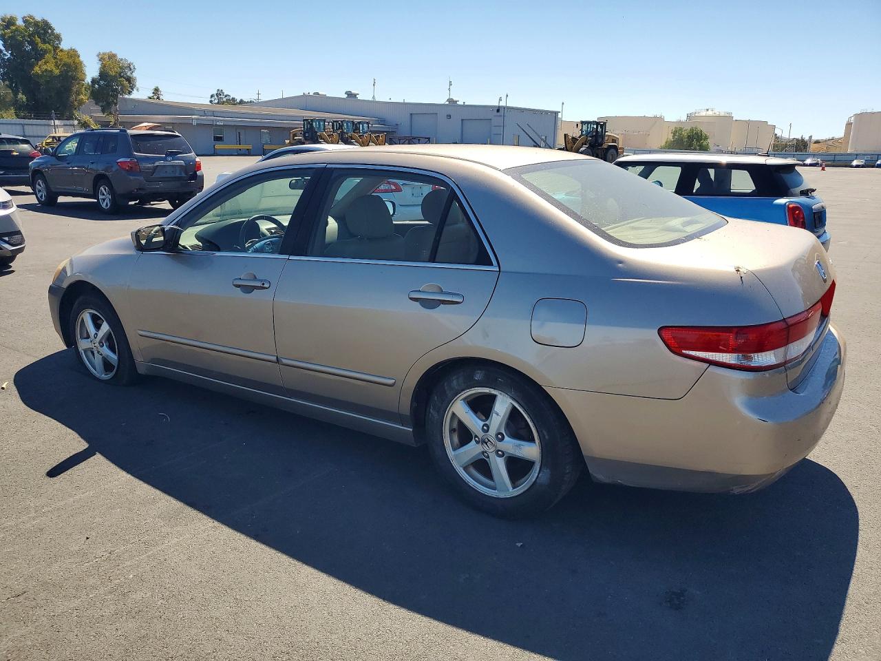 2003 Honda Accord Ex Gold vin: JHMCM56613C024139
