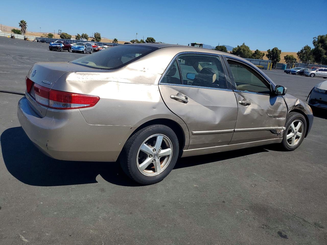 2003 Honda Accord Ex Gold vin: JHMCM56613C024139