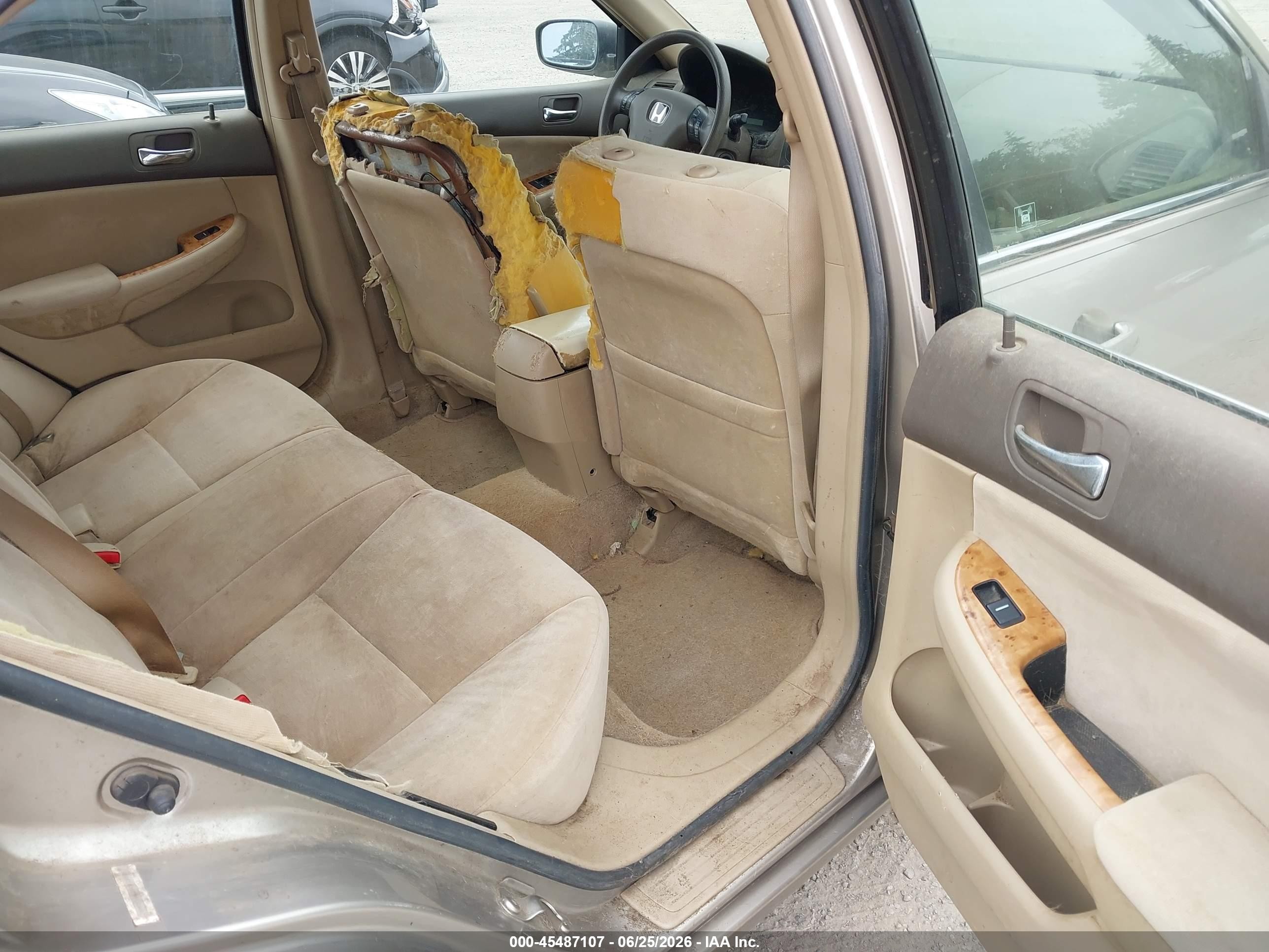 2003 Honda Accord Sdn Ex Beige vin: JHMCM56623C024926