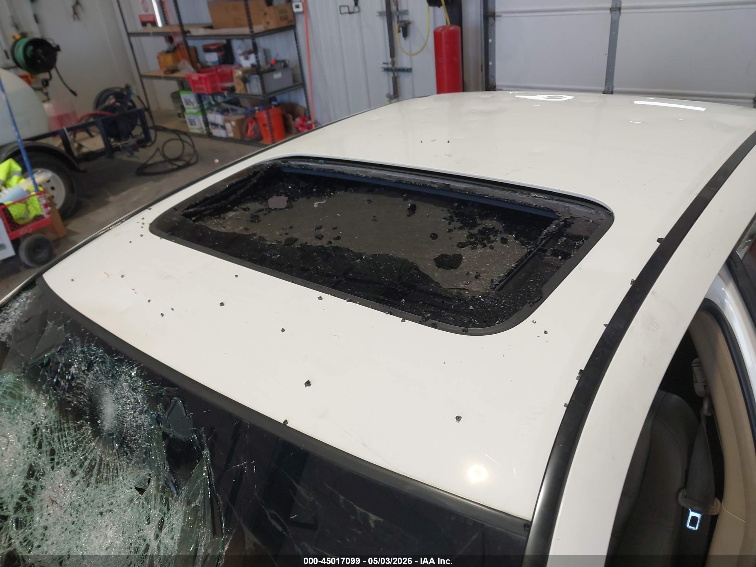 2003 Honda Accord 2.4 Ex White vin: JHMCM56623C051060