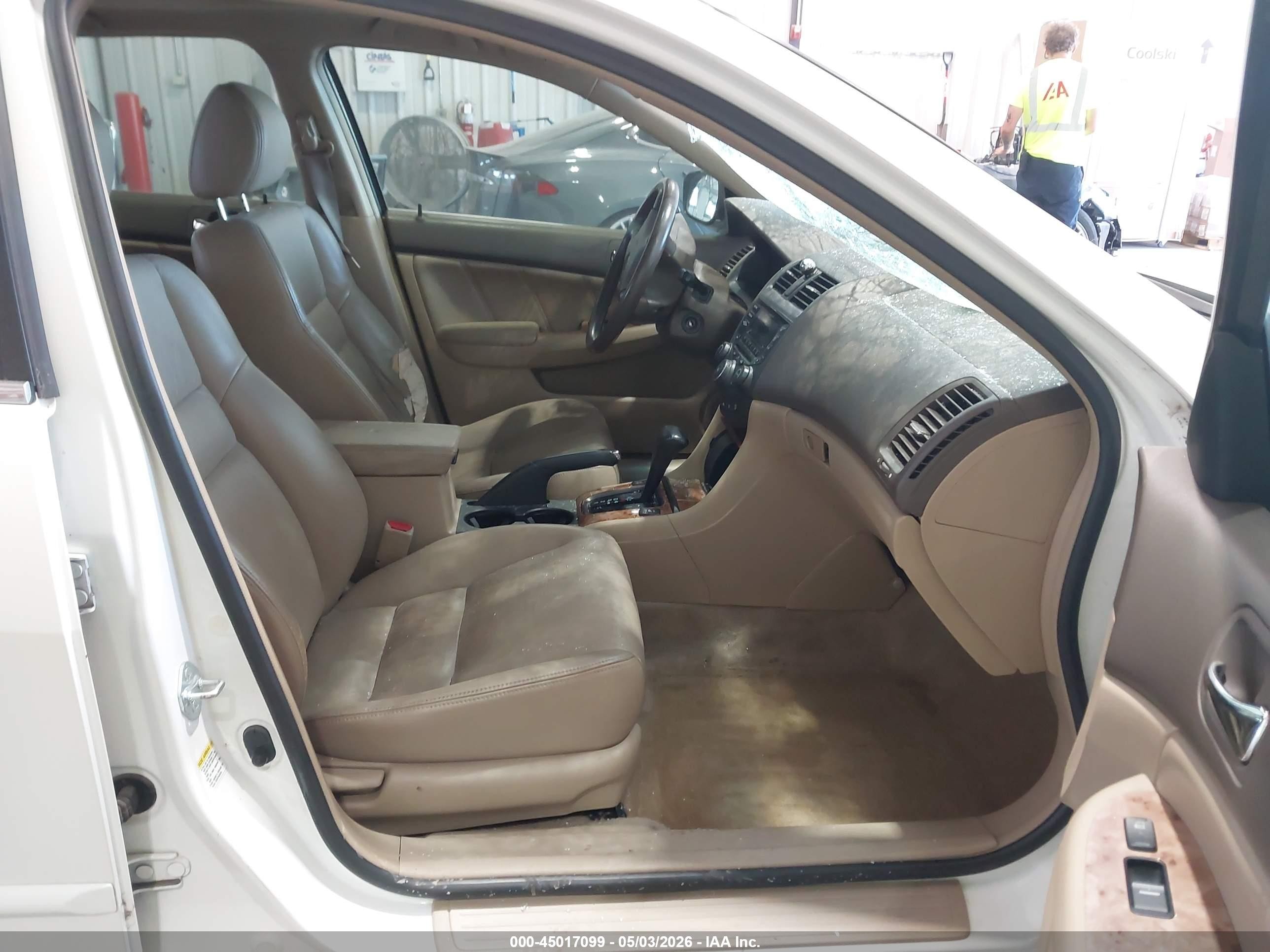 2003 Honda Accord 2.4 Ex White vin: JHMCM56623C051060