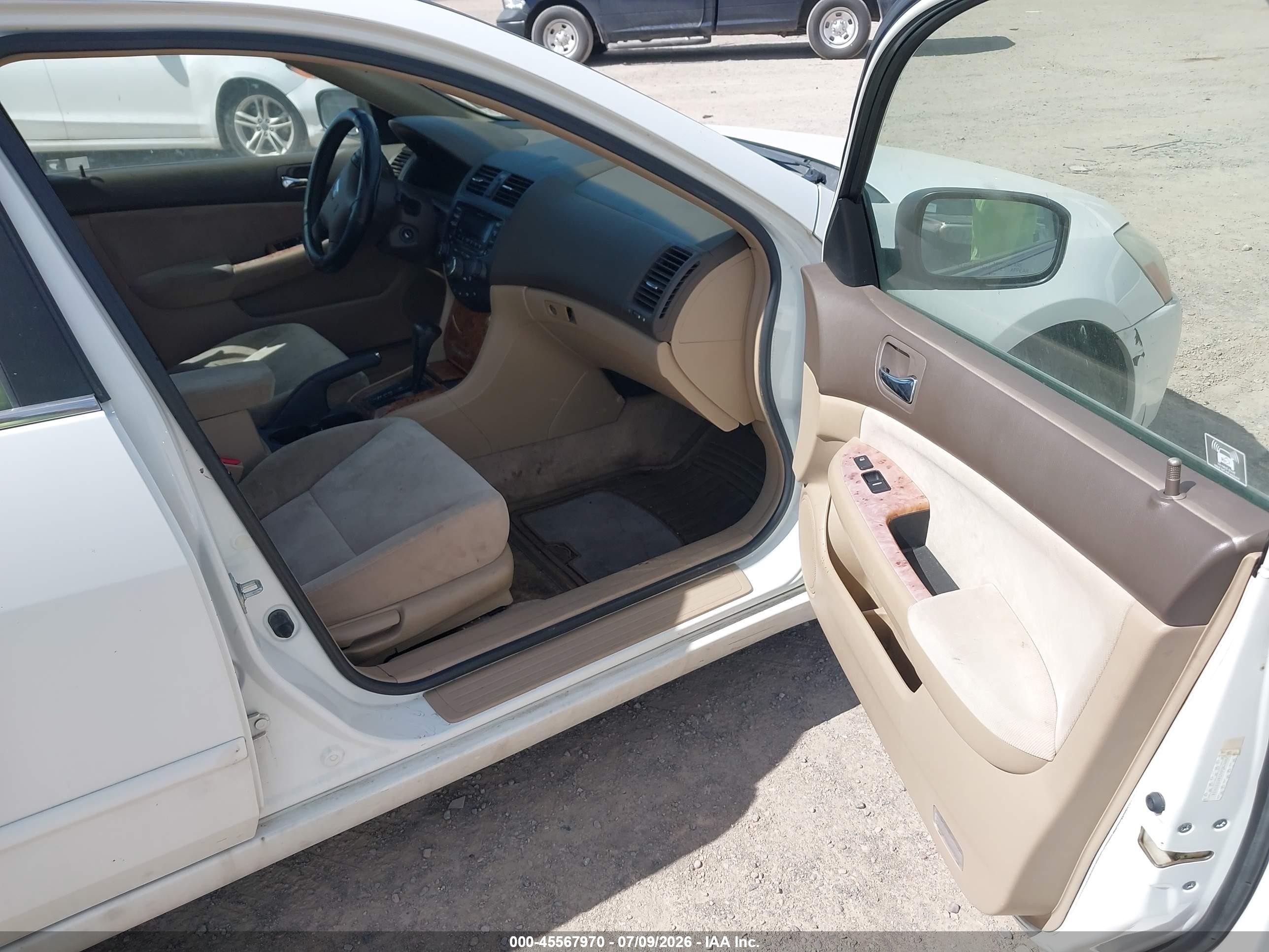 2004 Honda Accord 2.4 Ex White vin: JHMCM56654C033024