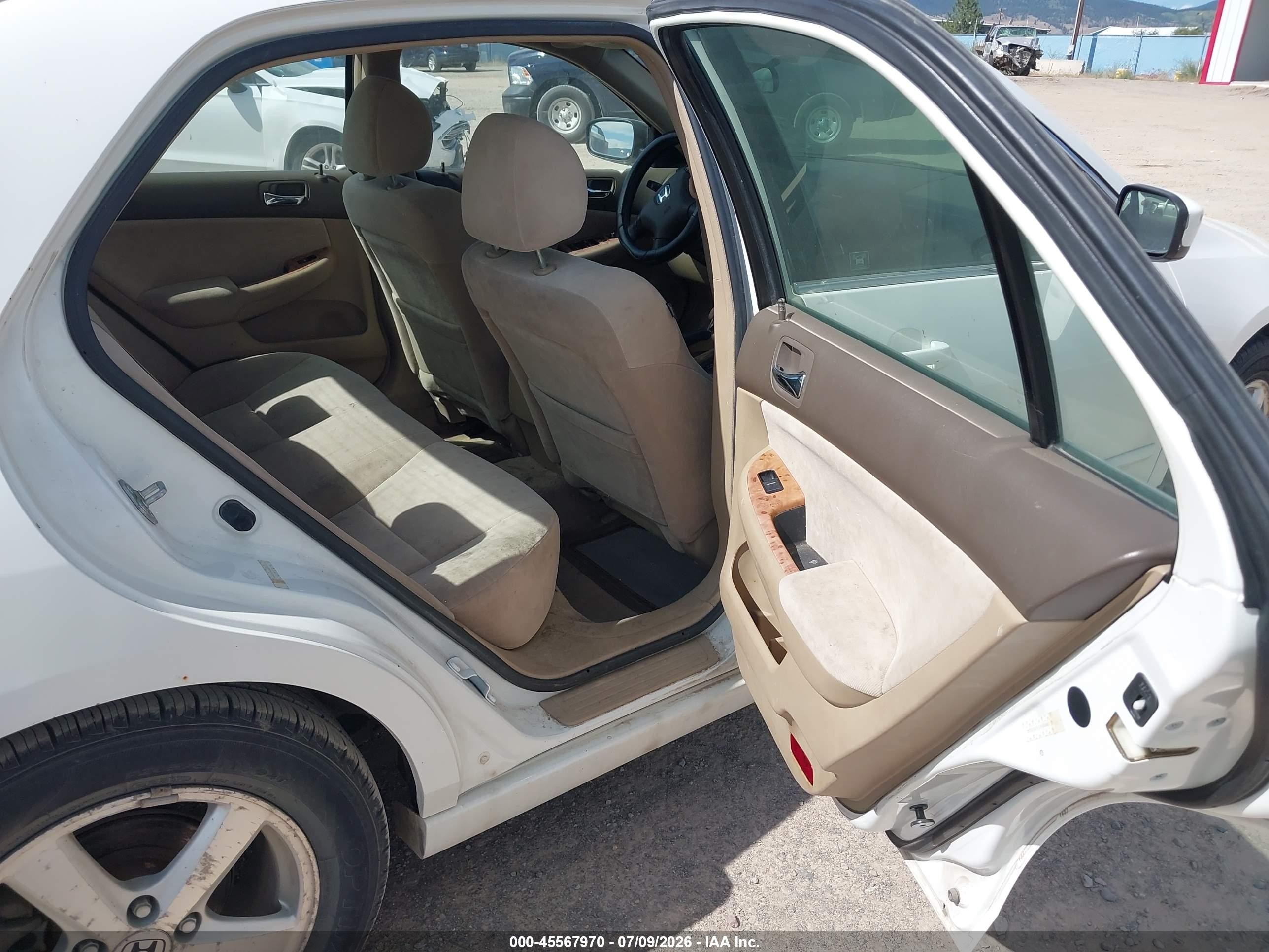 2004 Honda Accord 2.4 Ex White vin: JHMCM56654C033024