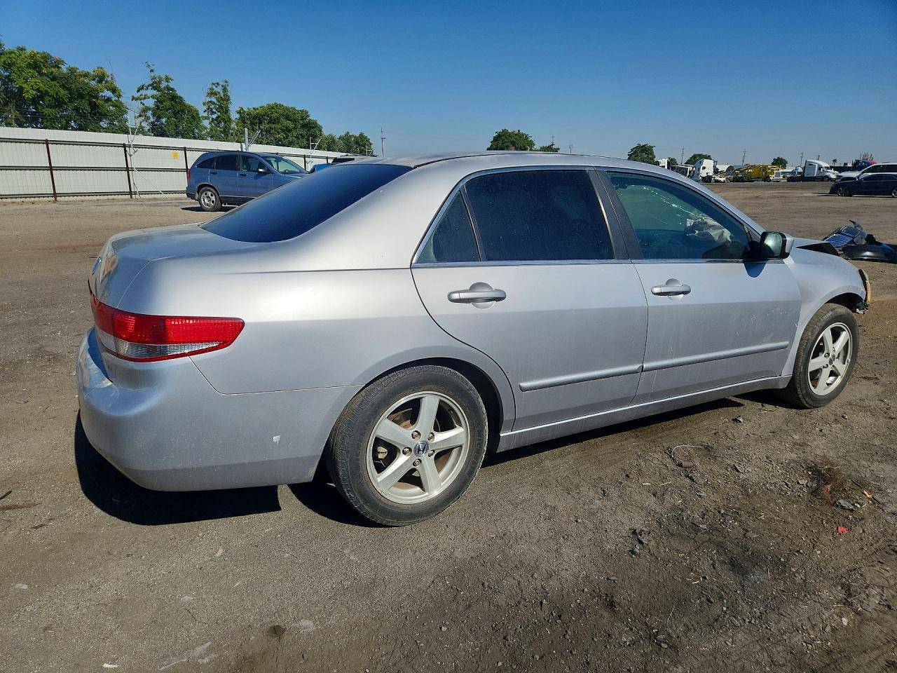 2003 Honda Accord Silver vin: JHMCM56663C024184