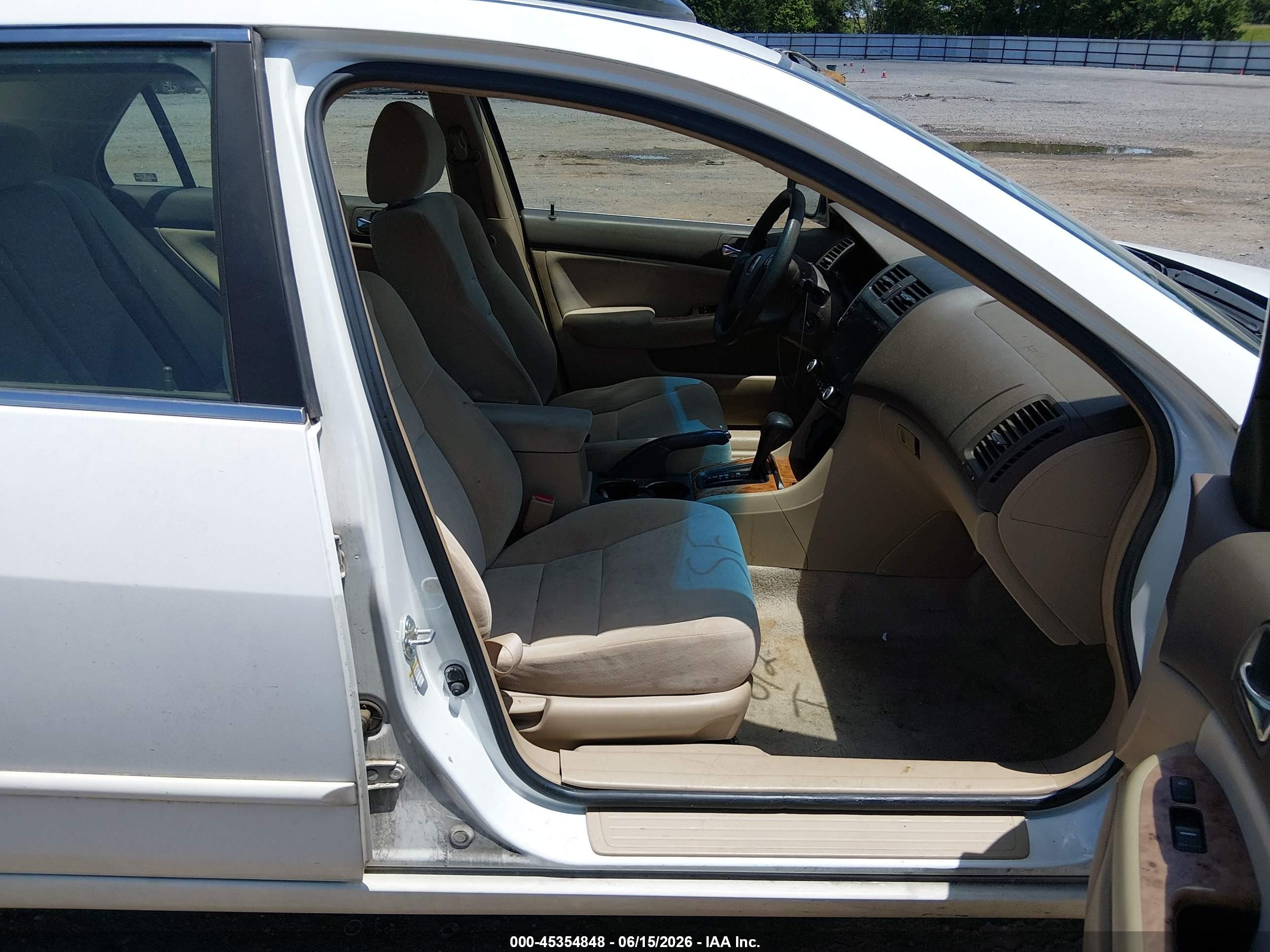 2003 Honda Accord 2.4 Ex White vin: JHMCM56683C022095