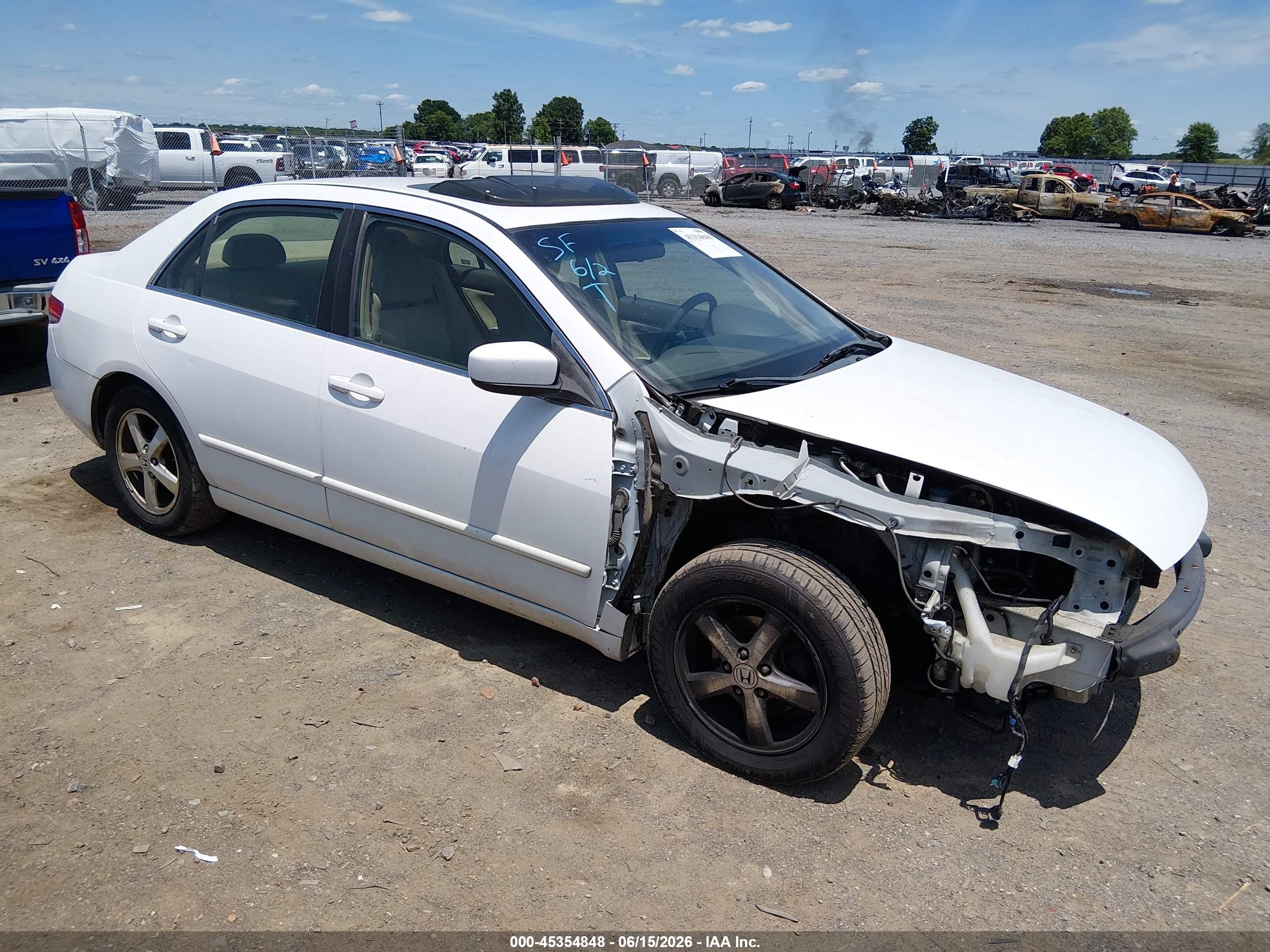2003 Honda Accord 2.4 Ex White vin: JHMCM56683C022095