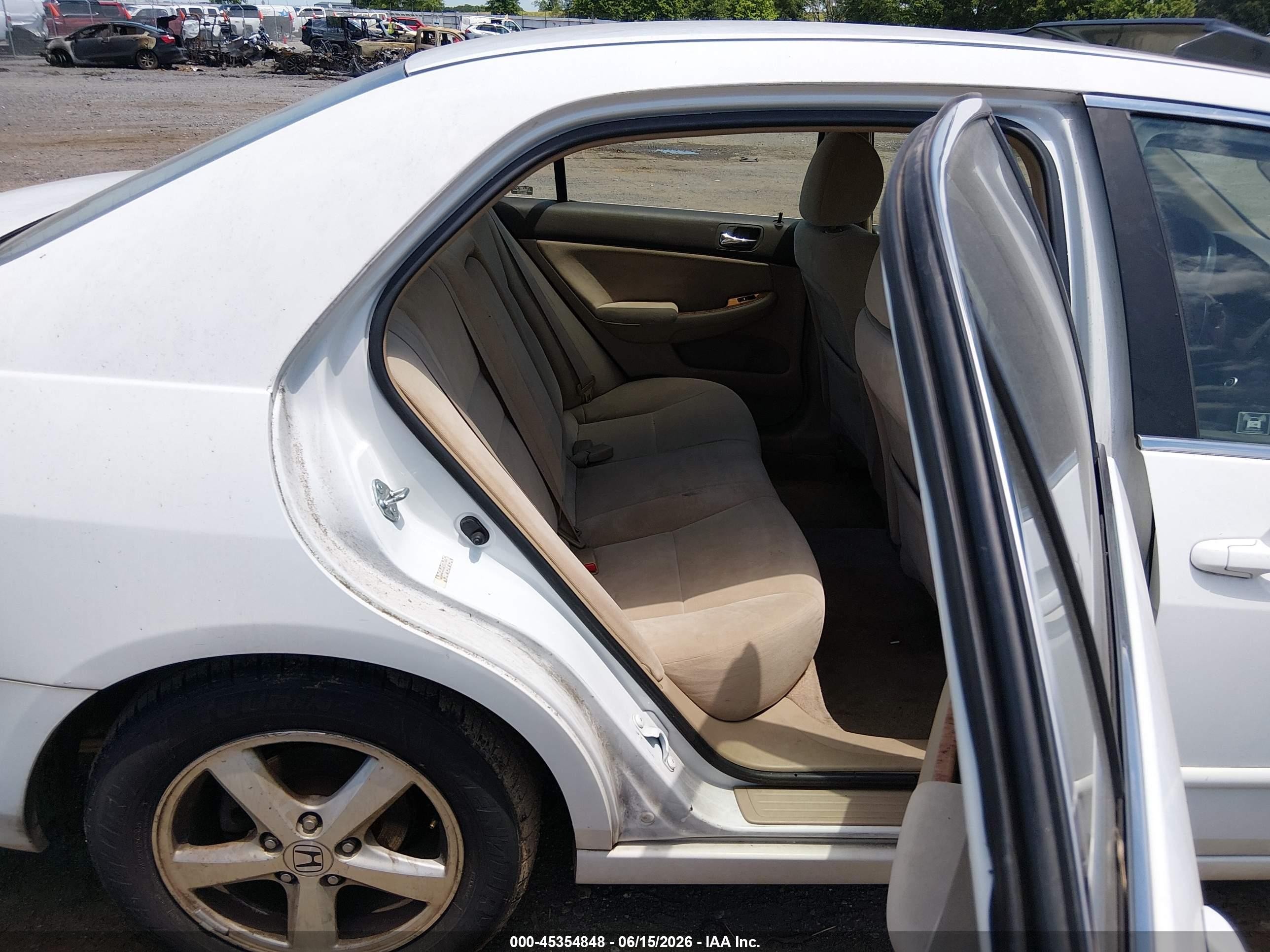 2003 Honda Accord 2.4 Ex White vin: JHMCM56683C022095