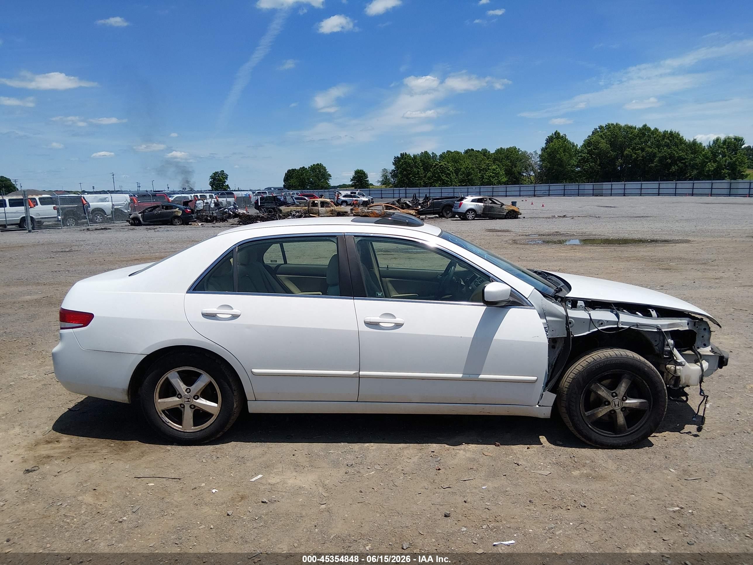 2003 Honda Accord 2.4 Ex White vin: JHMCM56683C022095