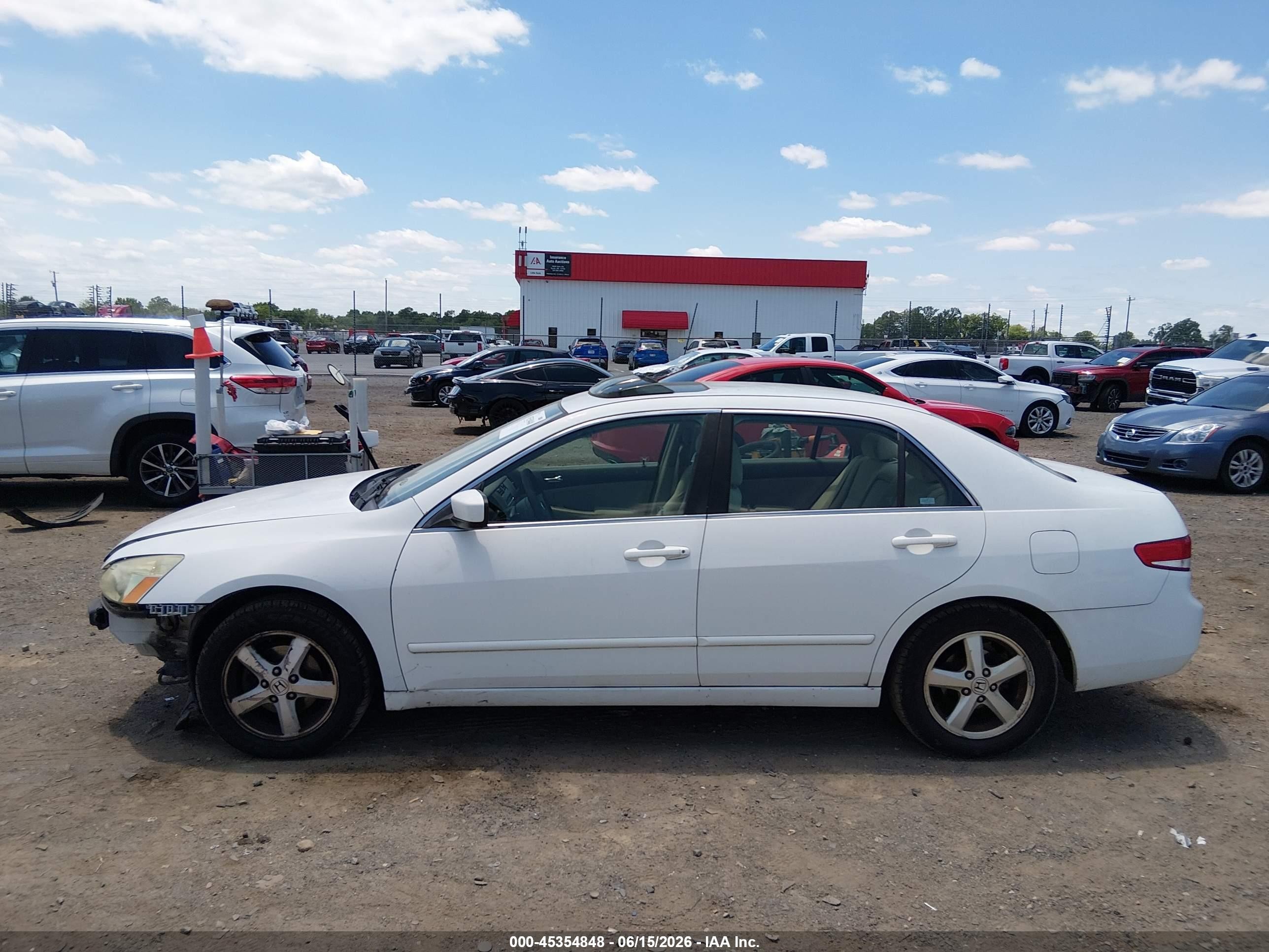 2003 Honda Accord 2.4 Ex White vin: JHMCM56683C022095