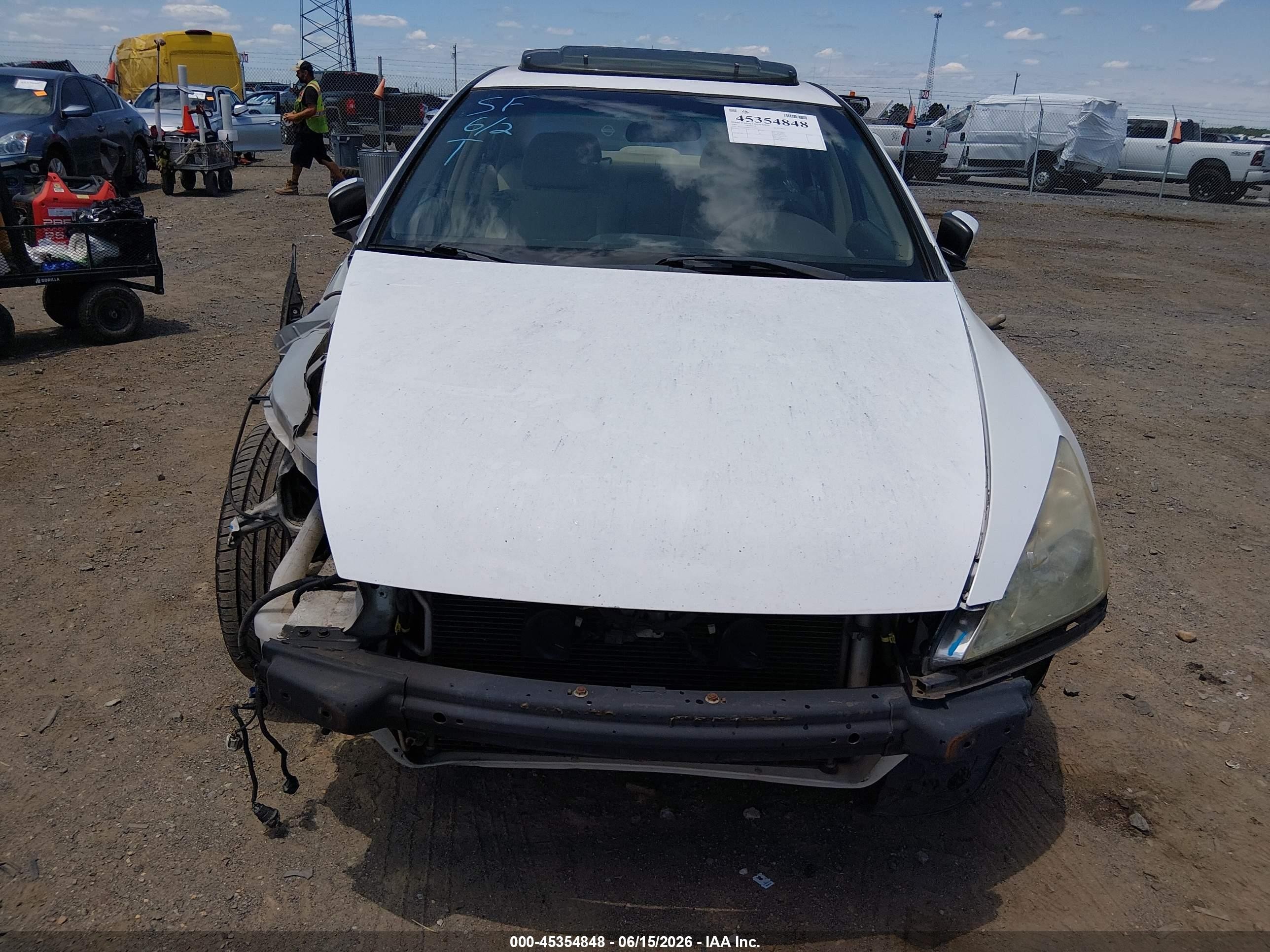 2003 Honda Accord 2.4 Ex White vin: JHMCM56683C022095