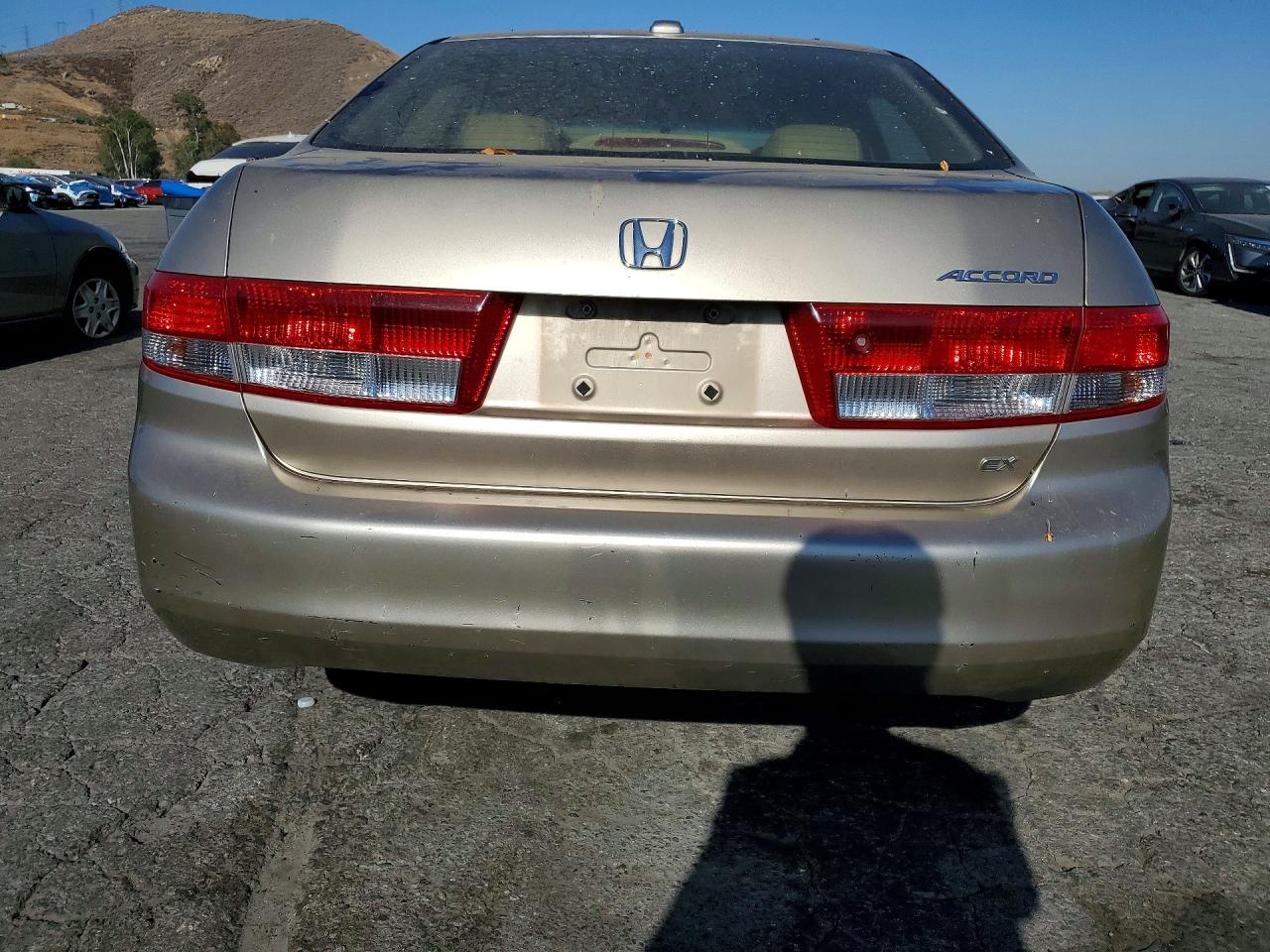 2004 Honda Accord Ex Gold vin: JHMCM56824C002332