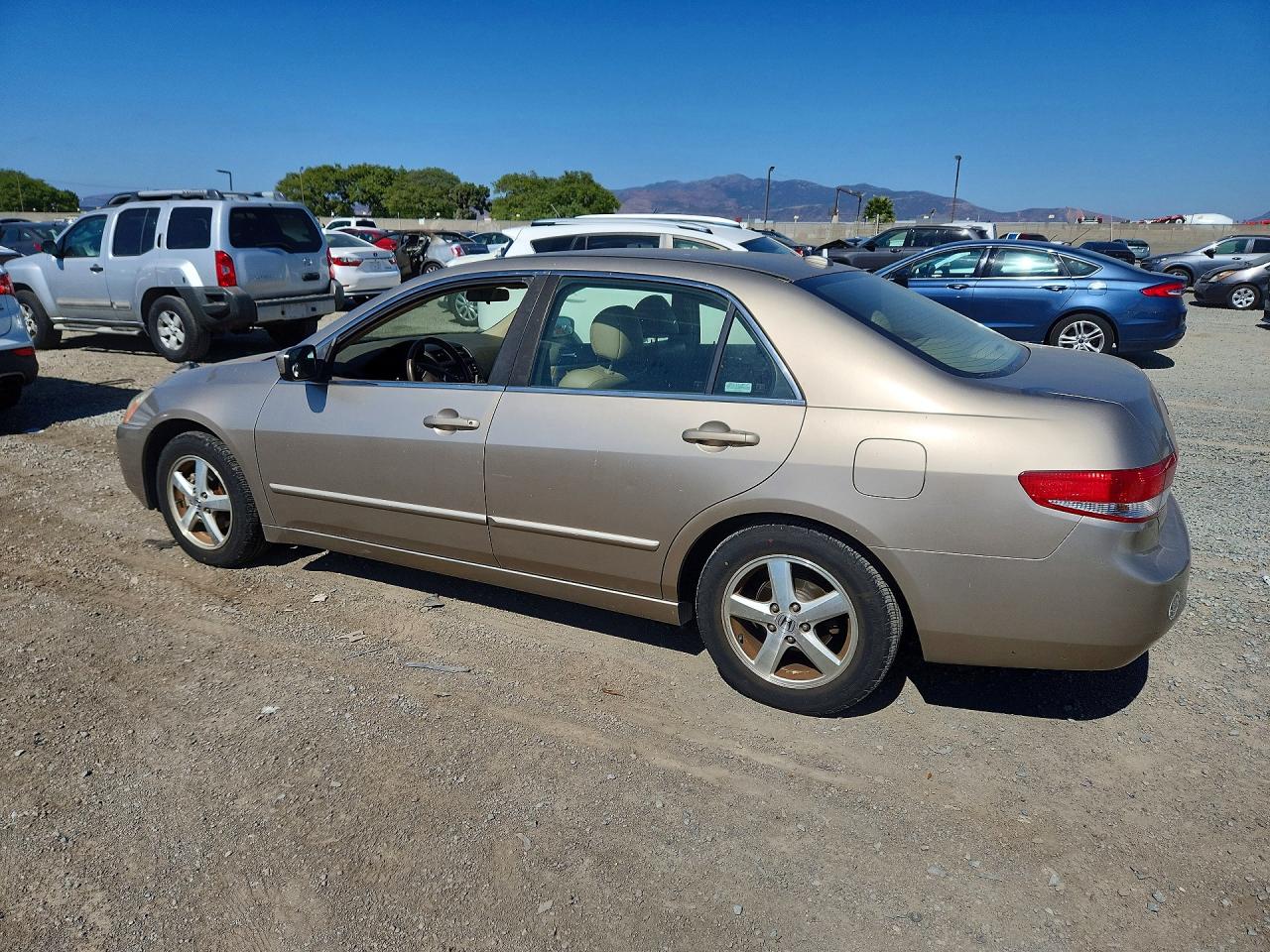 2004 Honda Accord Ex Gold vin: JHMCM56824C008096