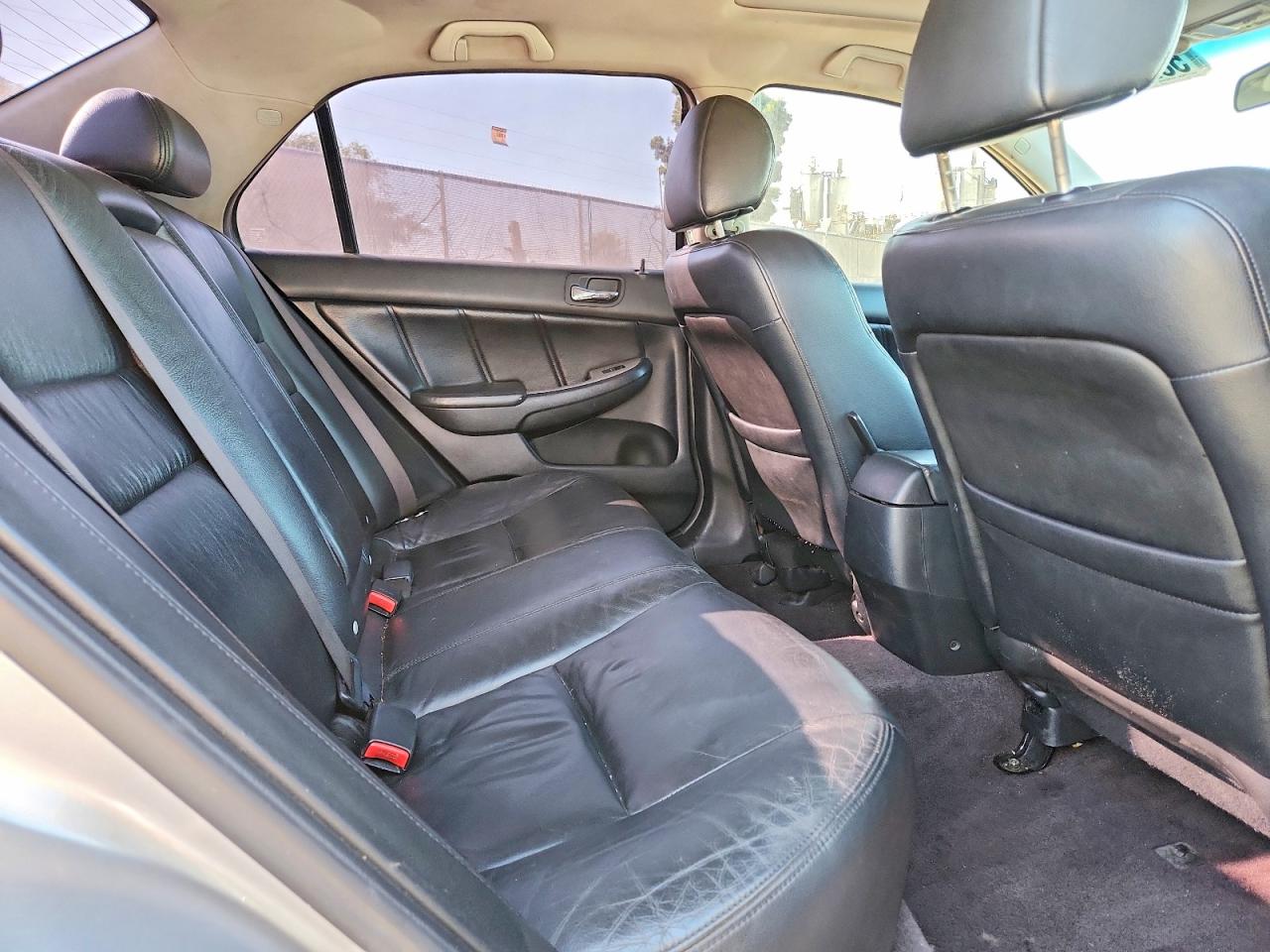 2004 Honda Accord Ex Silver vin: JHMCM56854C036491