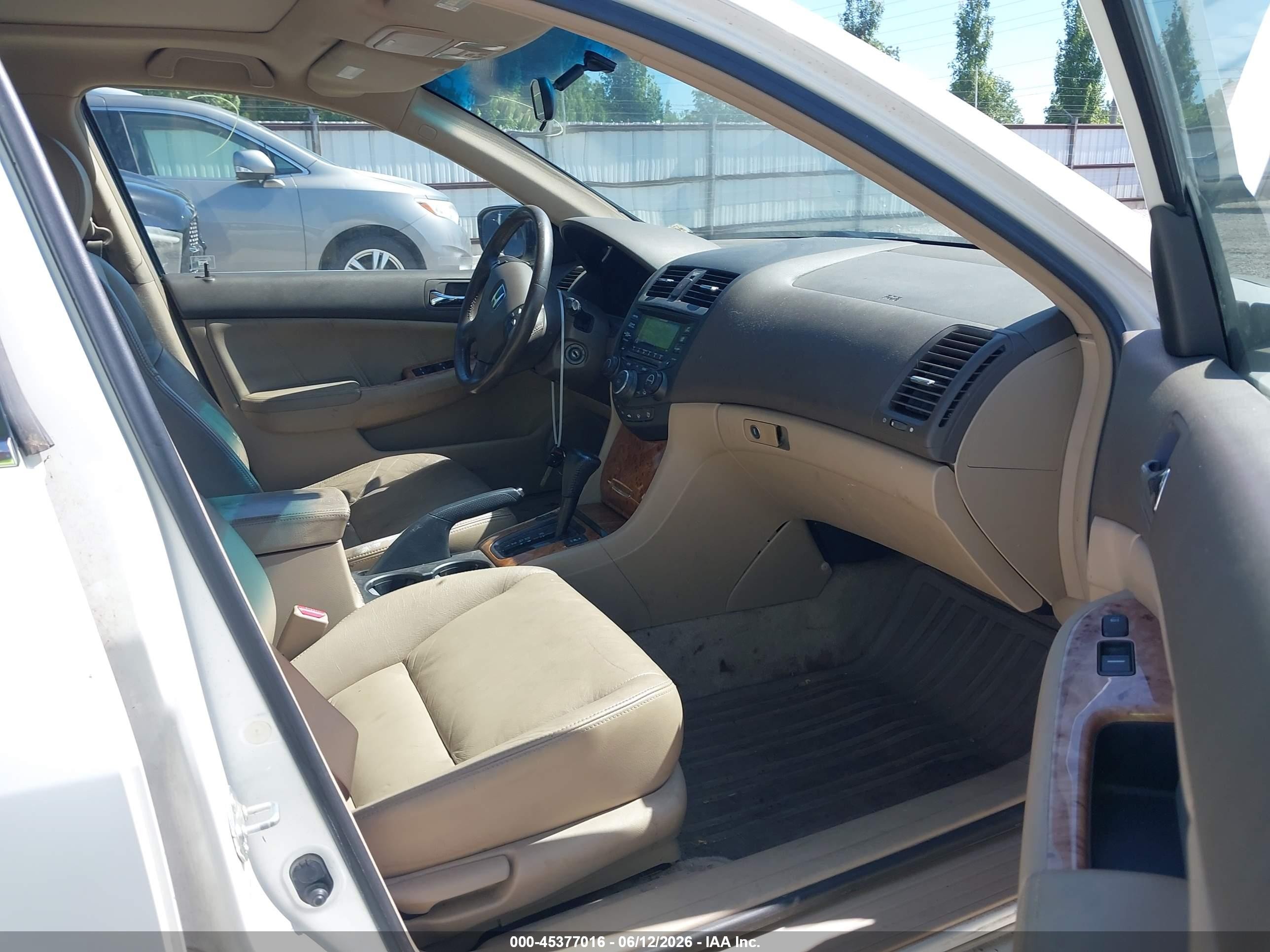 2004 Honda Accord 2.4 Ex Белый vin: JHMCM56864C011907
