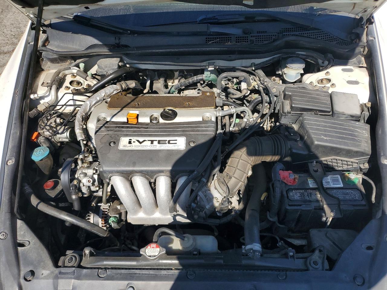 2004 Honda Accord Ex White vin: JHMCM56874C033365